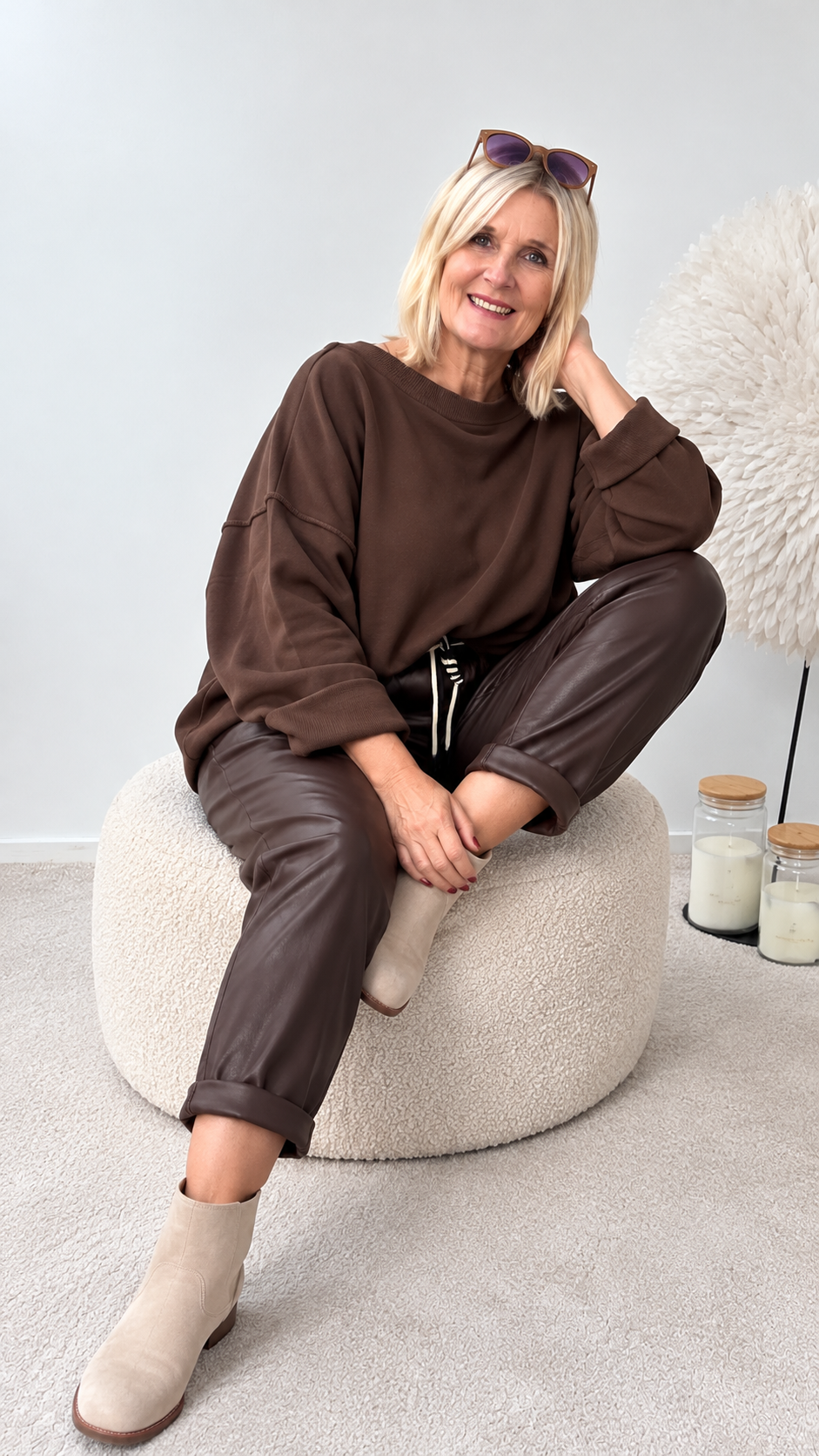 SWEATSHIRT KURZ MIT STRICK- HALSBÜNDCHEN "BRAUN"