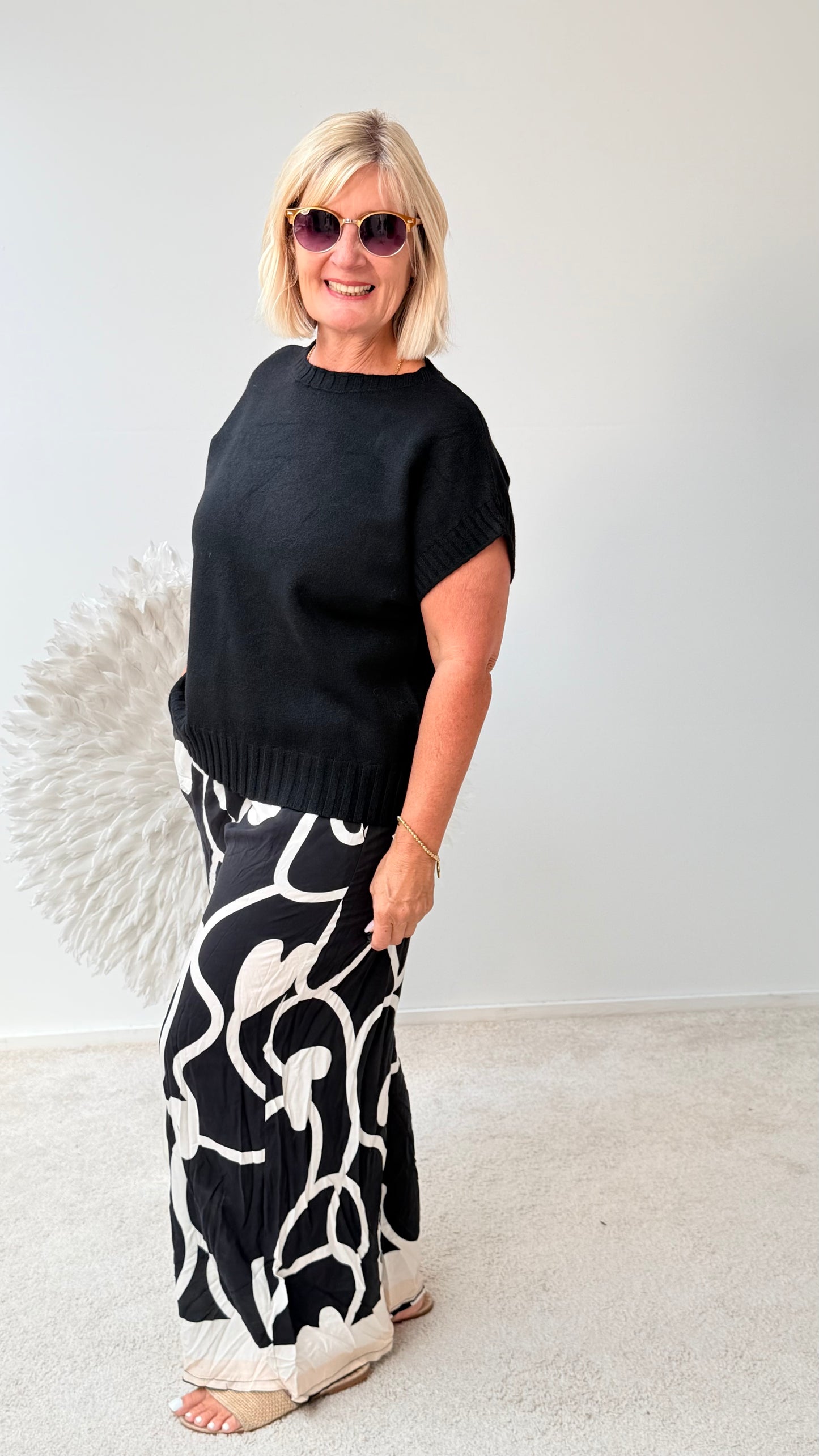 STRICK PULLI MIT KURZEM ARM " SCHWARZ