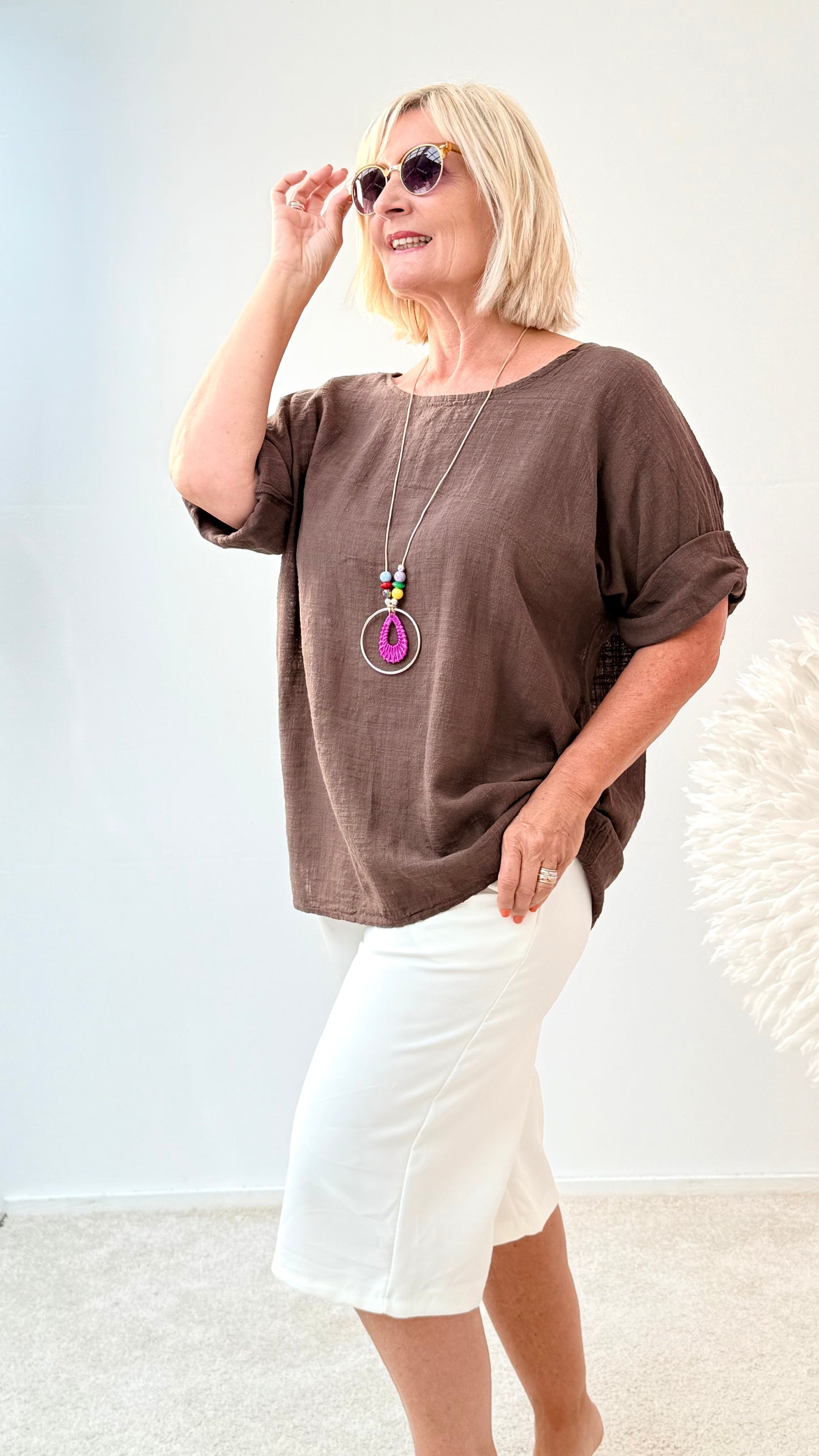 BLUSE MIT KETTE " BRAUN“