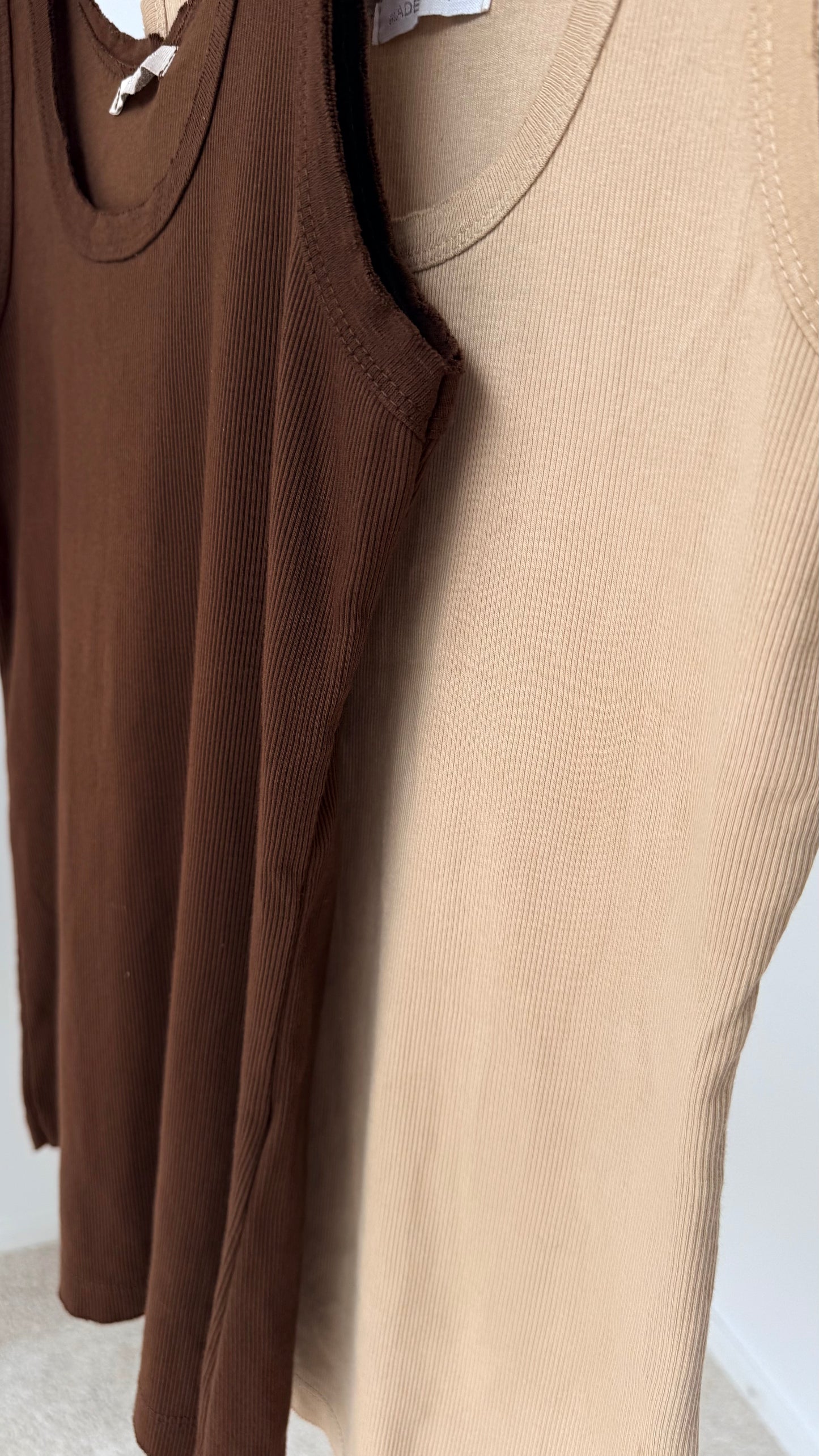 TANK TOP "BRAUN UND CAMEL"