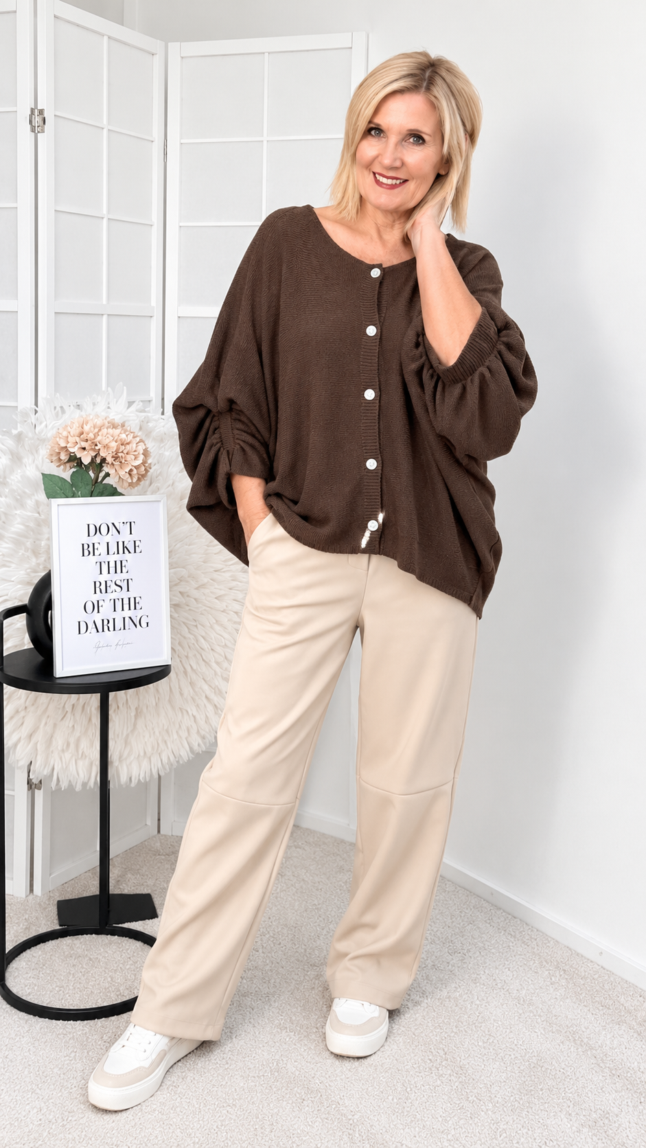 STRICKJACKE " MIT GERAFFTEN ÄRMEL "BRAUN“