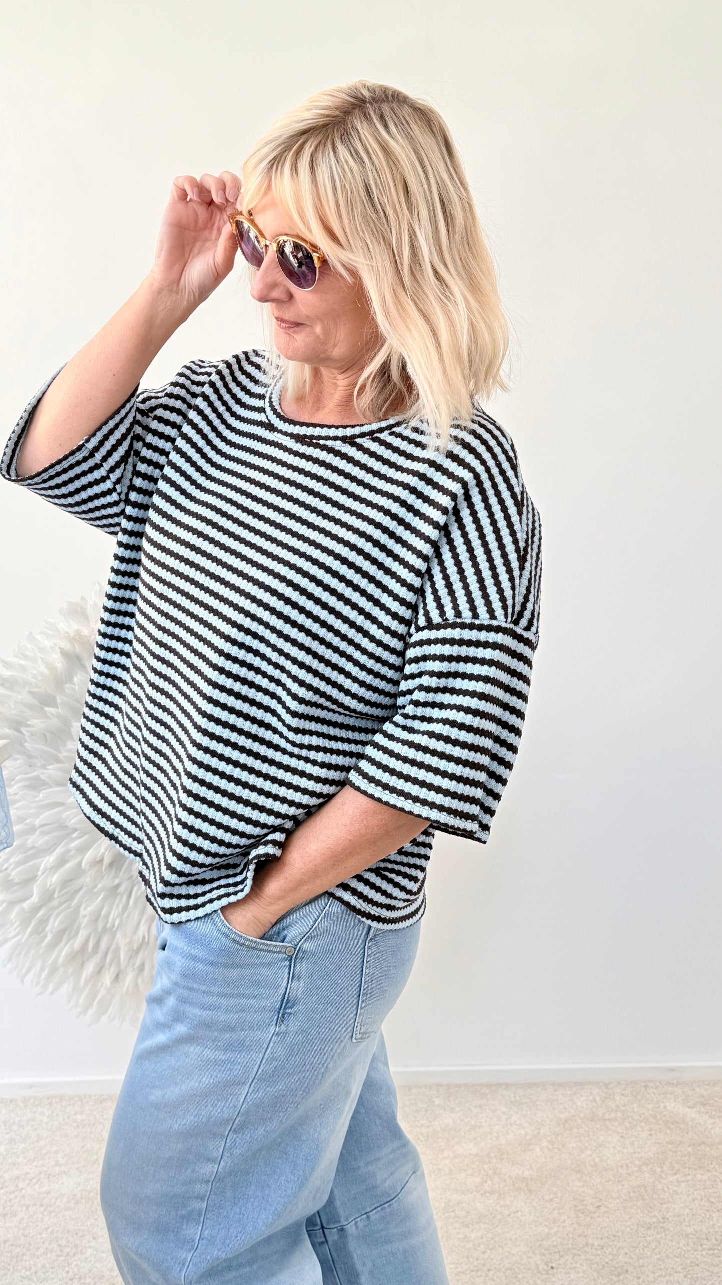 KANTIG GESCHNITTENER PULLI GESTREIFT