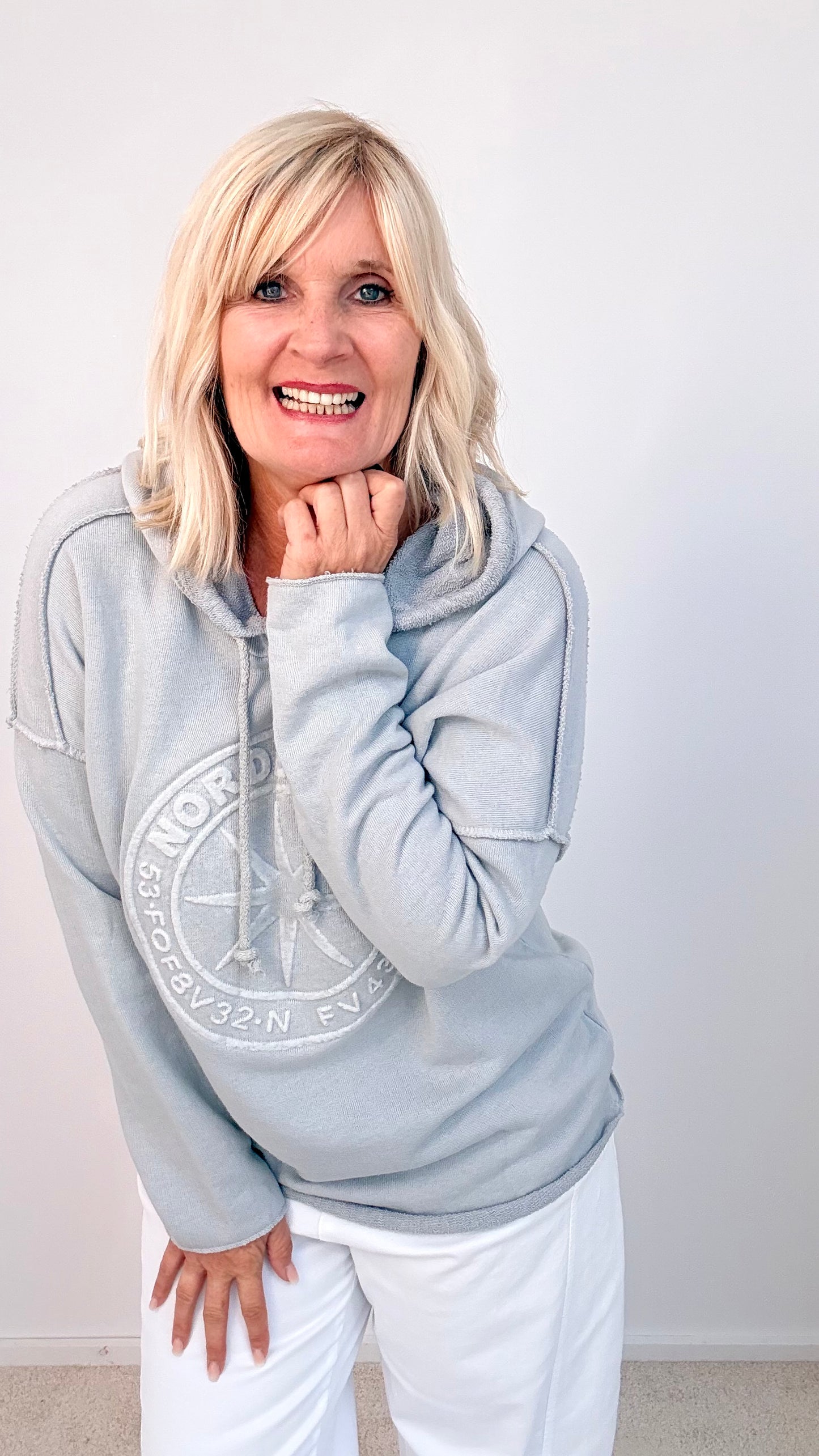 SWEATSHIRT MIT KAPUZE"NORDERNEY" HELL GRAU