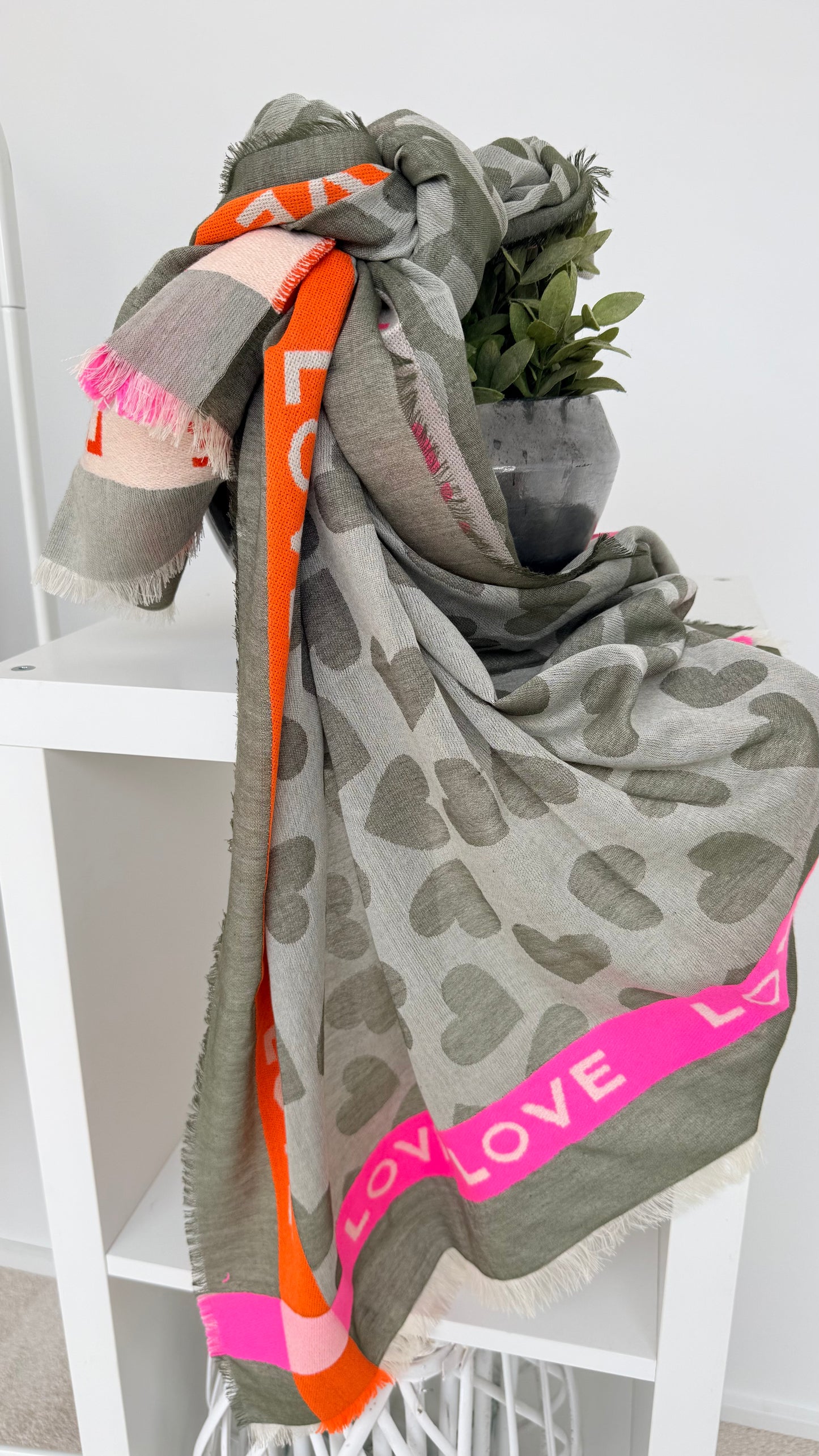TUCH "LOVE"OLIV