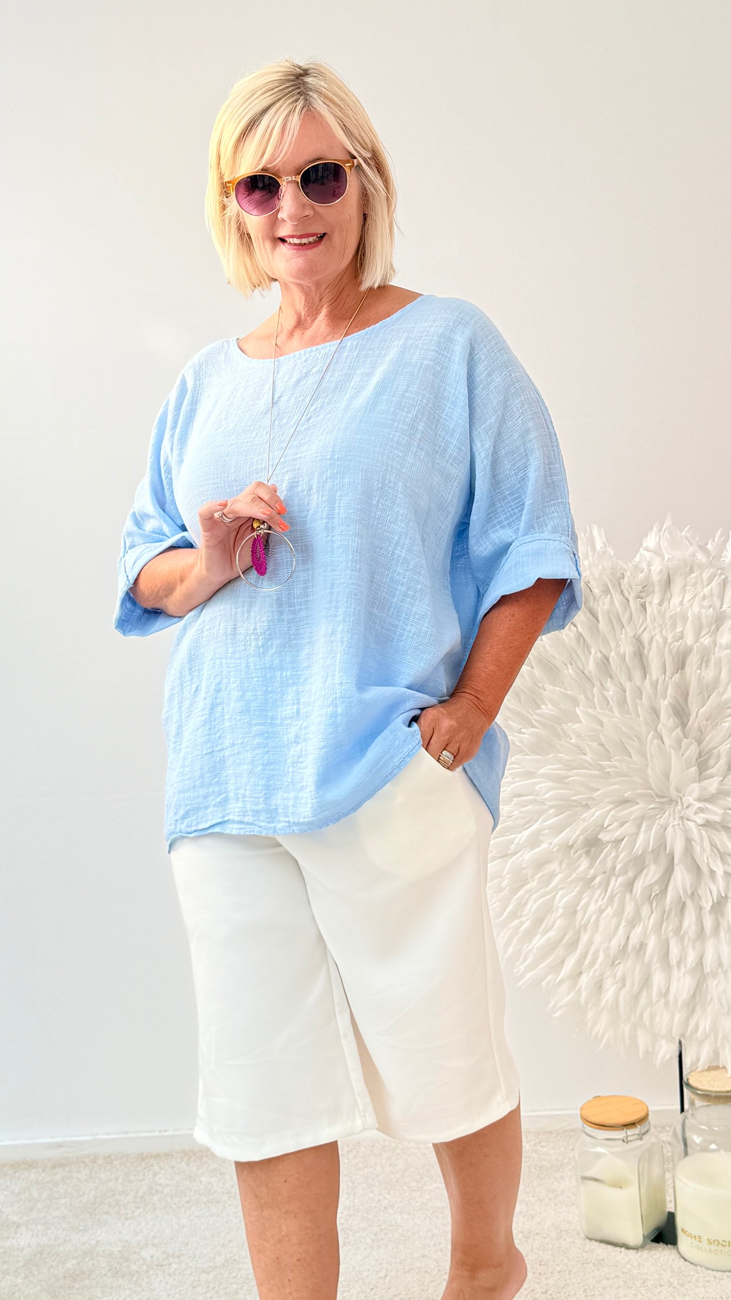 BLUSE MIT KETTE " HELL BLAU“