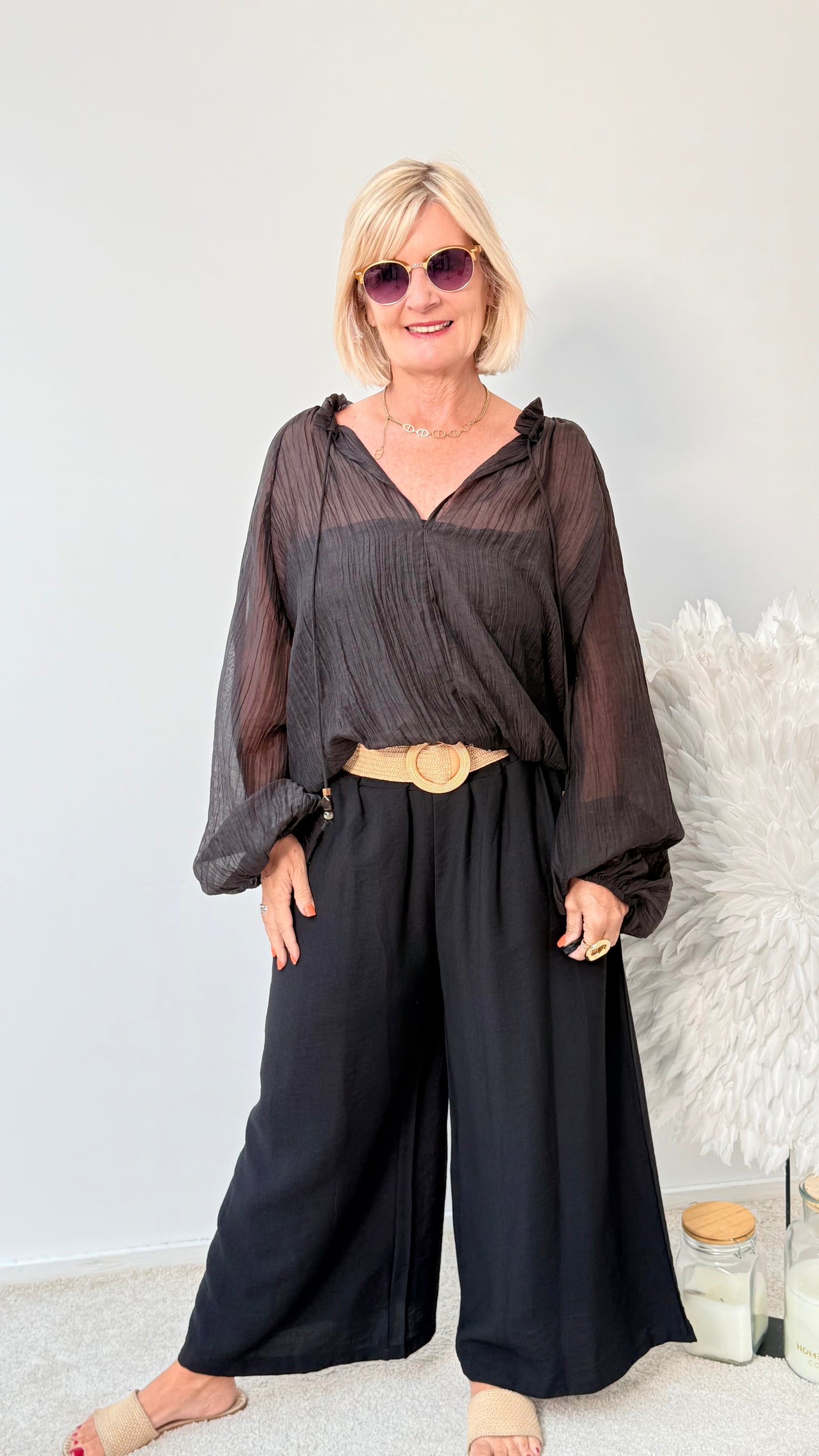 MODERNE BLUSE LEICHT TRANSPARENZ / SCHWARZ