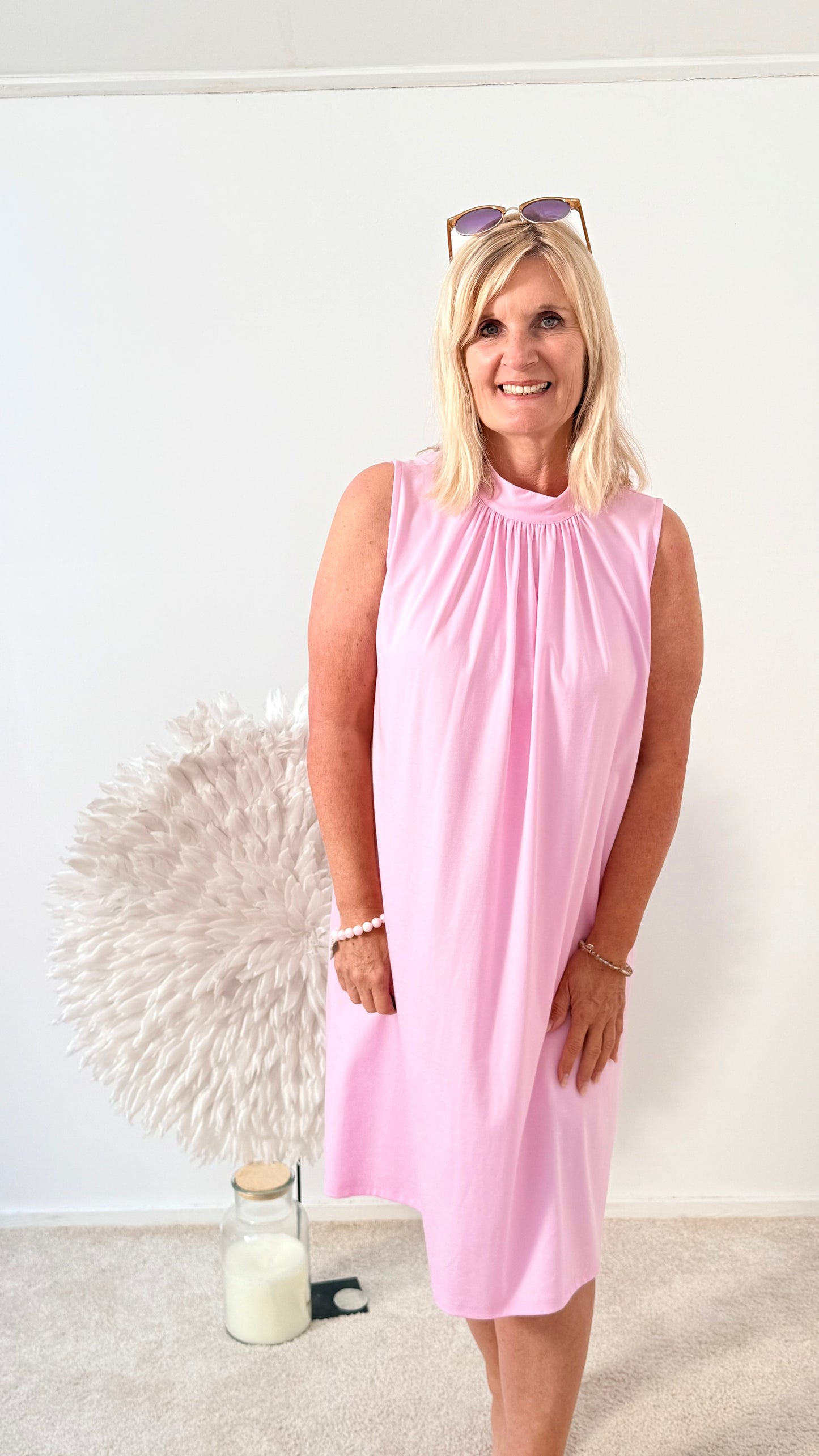 SOMMERKLEID OHNE ÄRMEL MIT HALSBÜNDCHEN " ROSA"