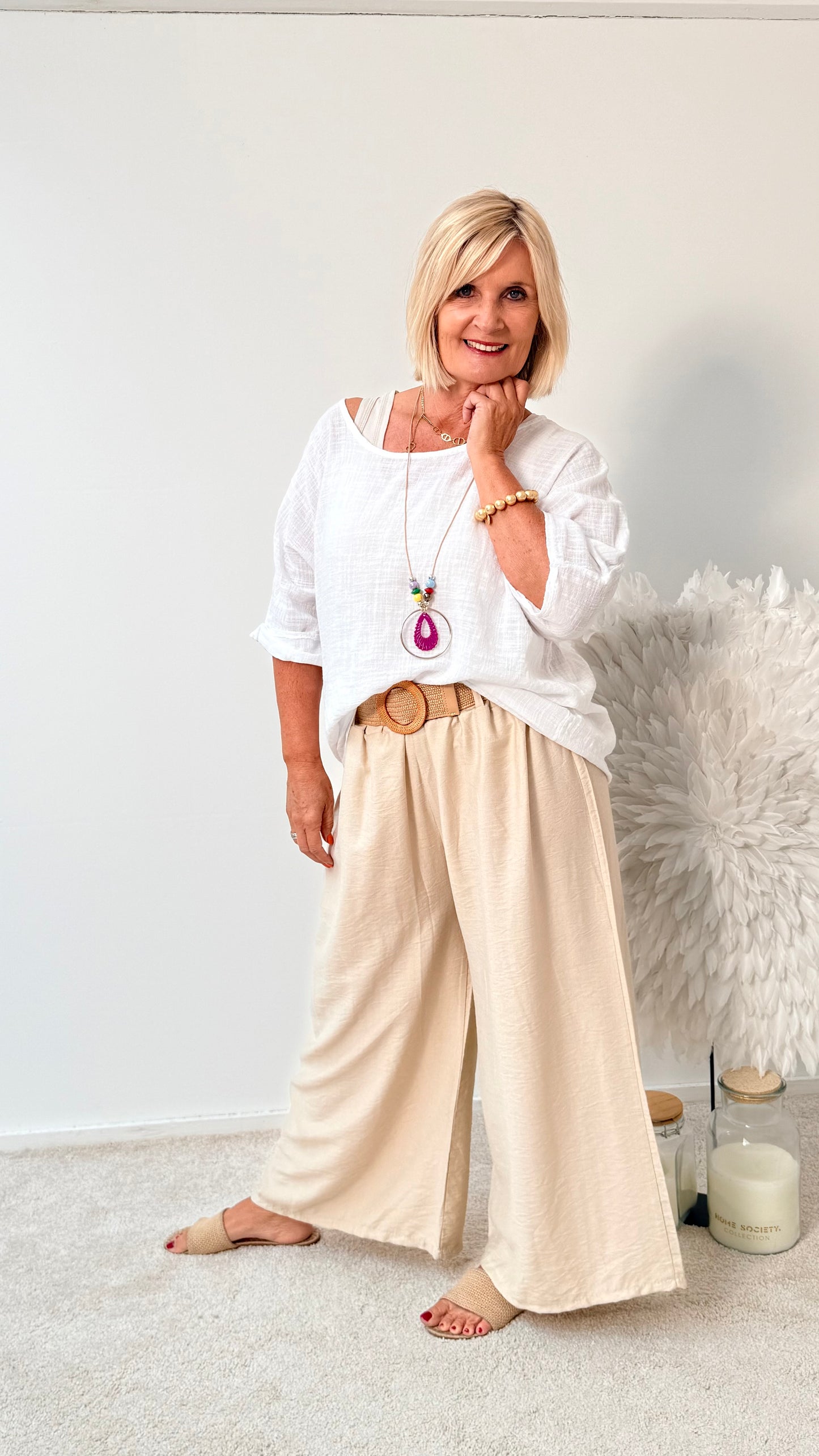 LEICHTE HOSE MIT GÜRTEL "BEIGE"