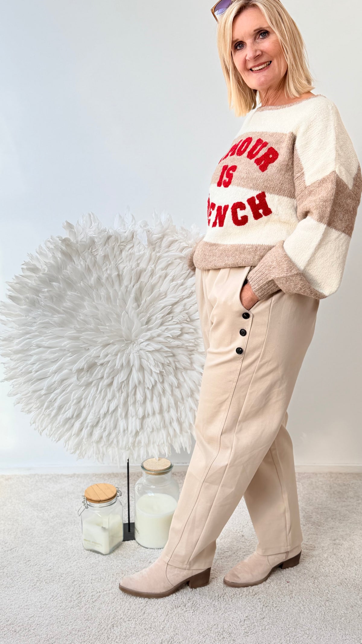 HOSE MIT KNOPF  DETAILS " BEIGE"