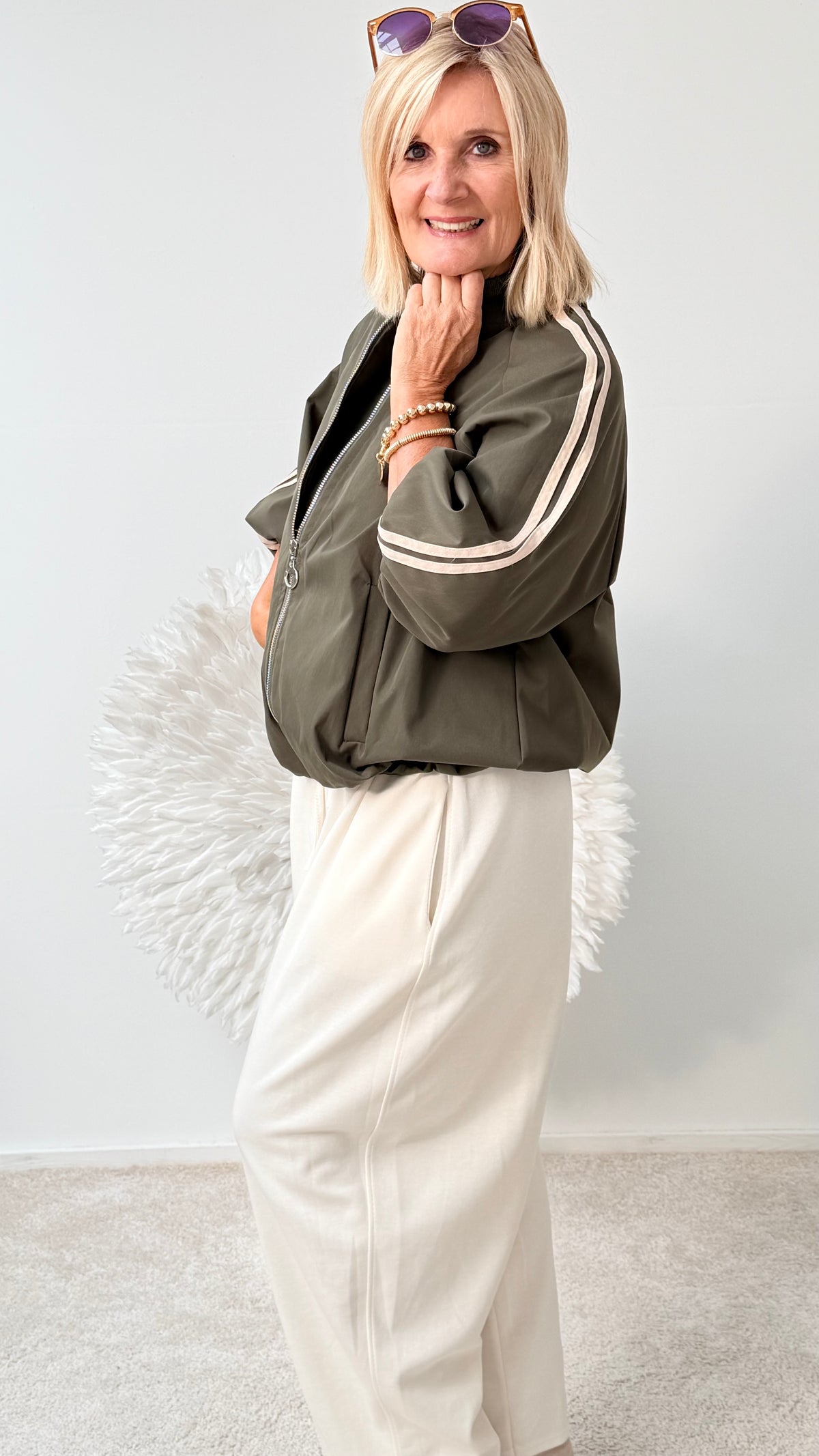 SPORTLICHE JACKE MIT 3/4 ARM " OLIV"