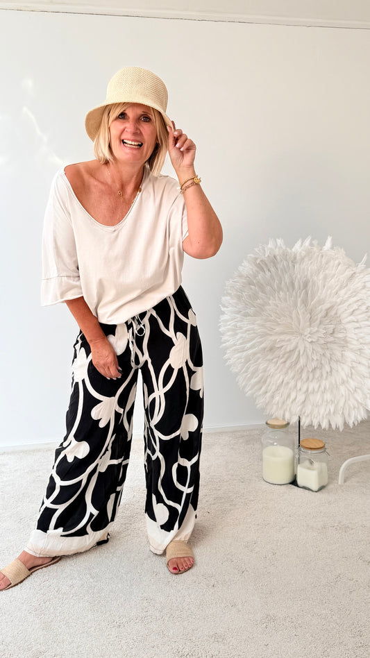 HOSE " SALLY" SCHWARZ/BEIGE