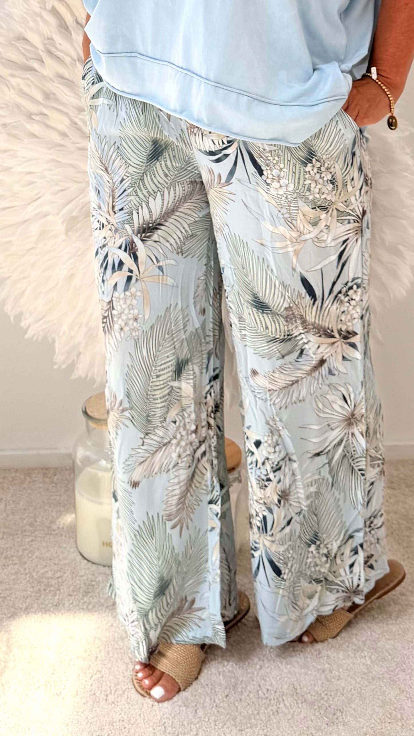 HOSE"GEMUSTERT "HELL BLAU"