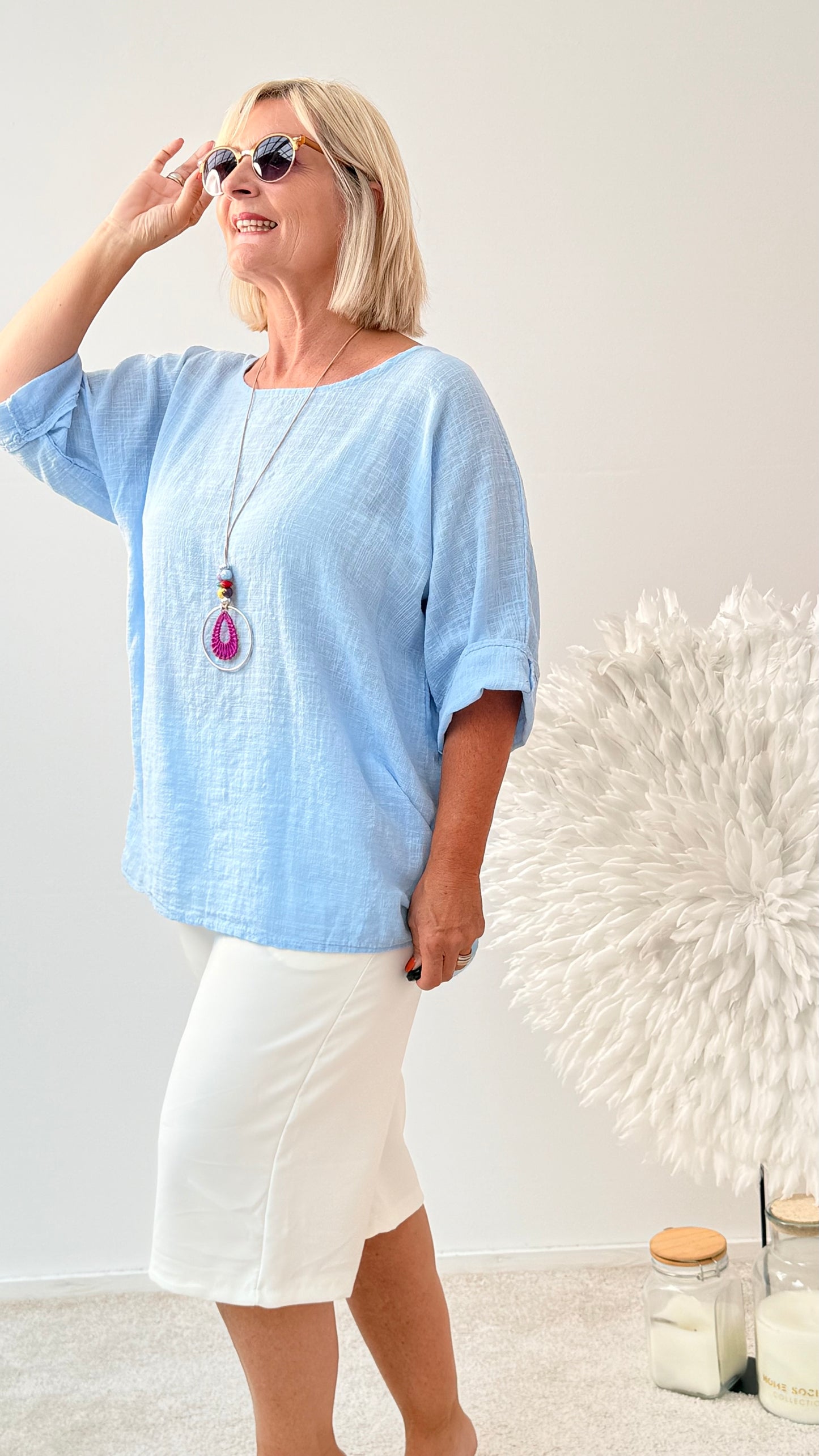 BLUSE MIT KETTE " HELL BLAU“