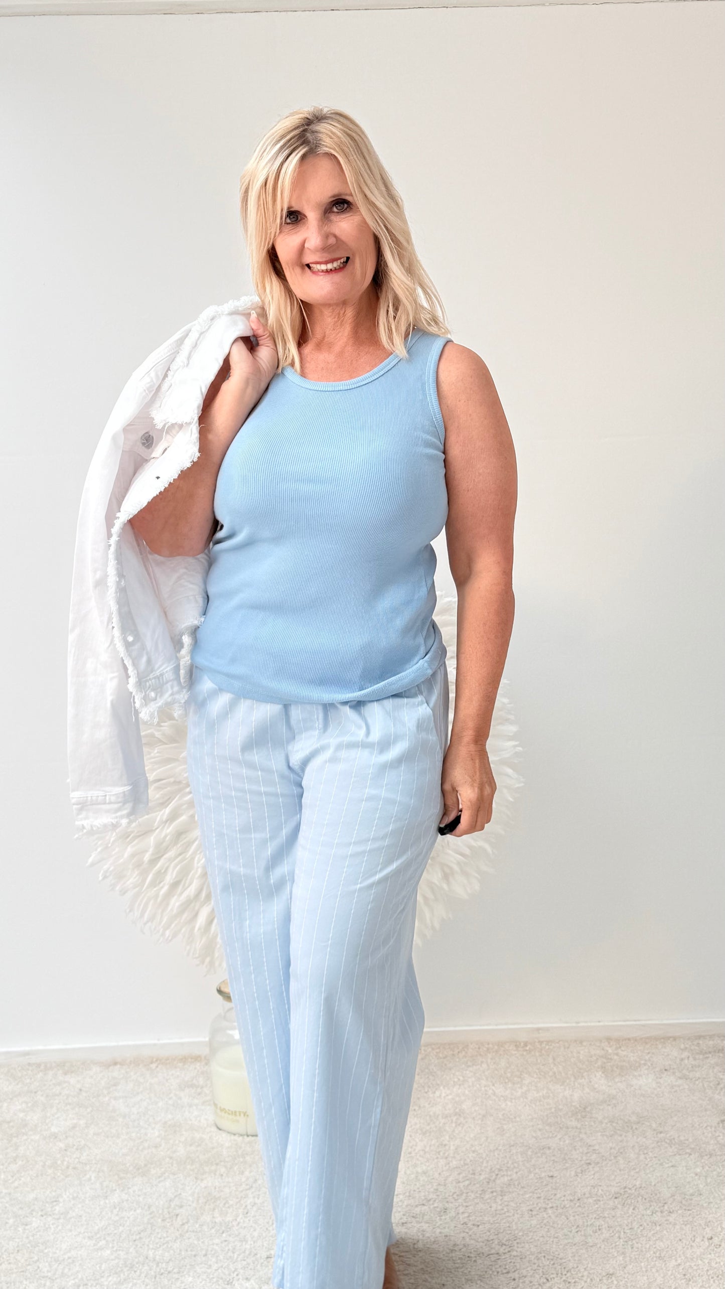 NADELSTREIFEN HOSE "HELL BLAU"