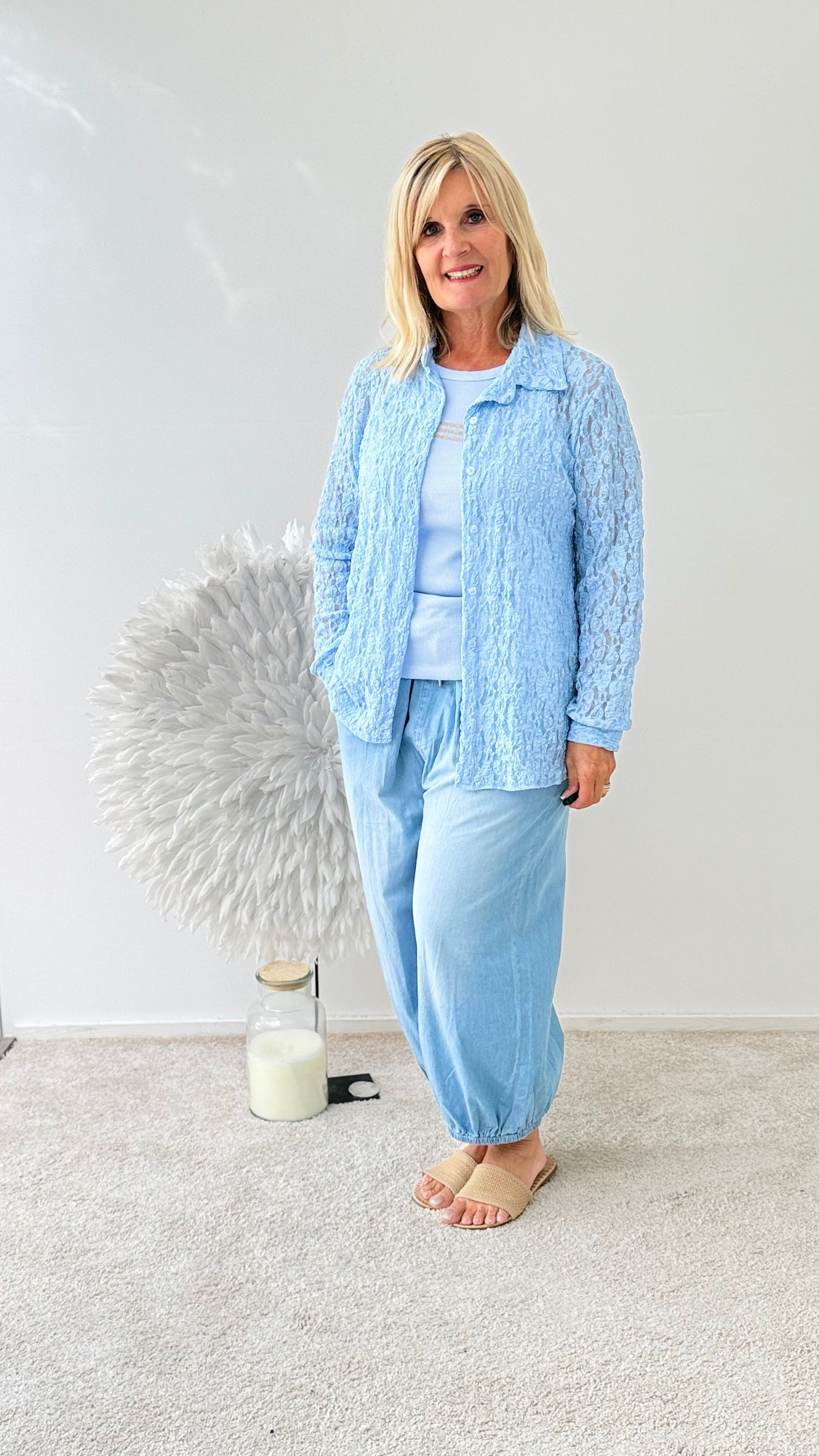 BLUSE IN WEICHER SPITZE