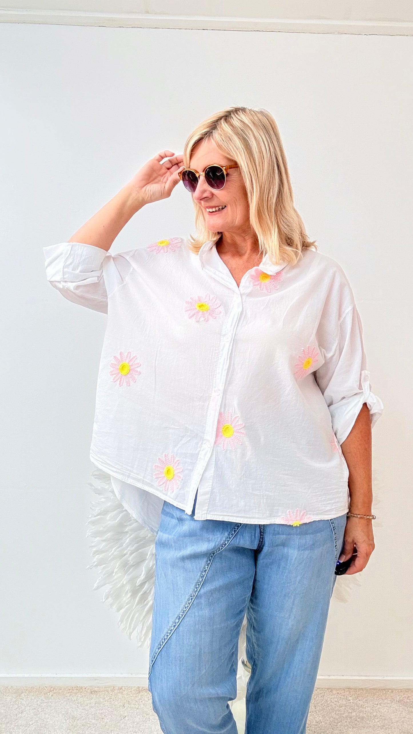 BLUSE " MIT BLÜTEN"WEIß