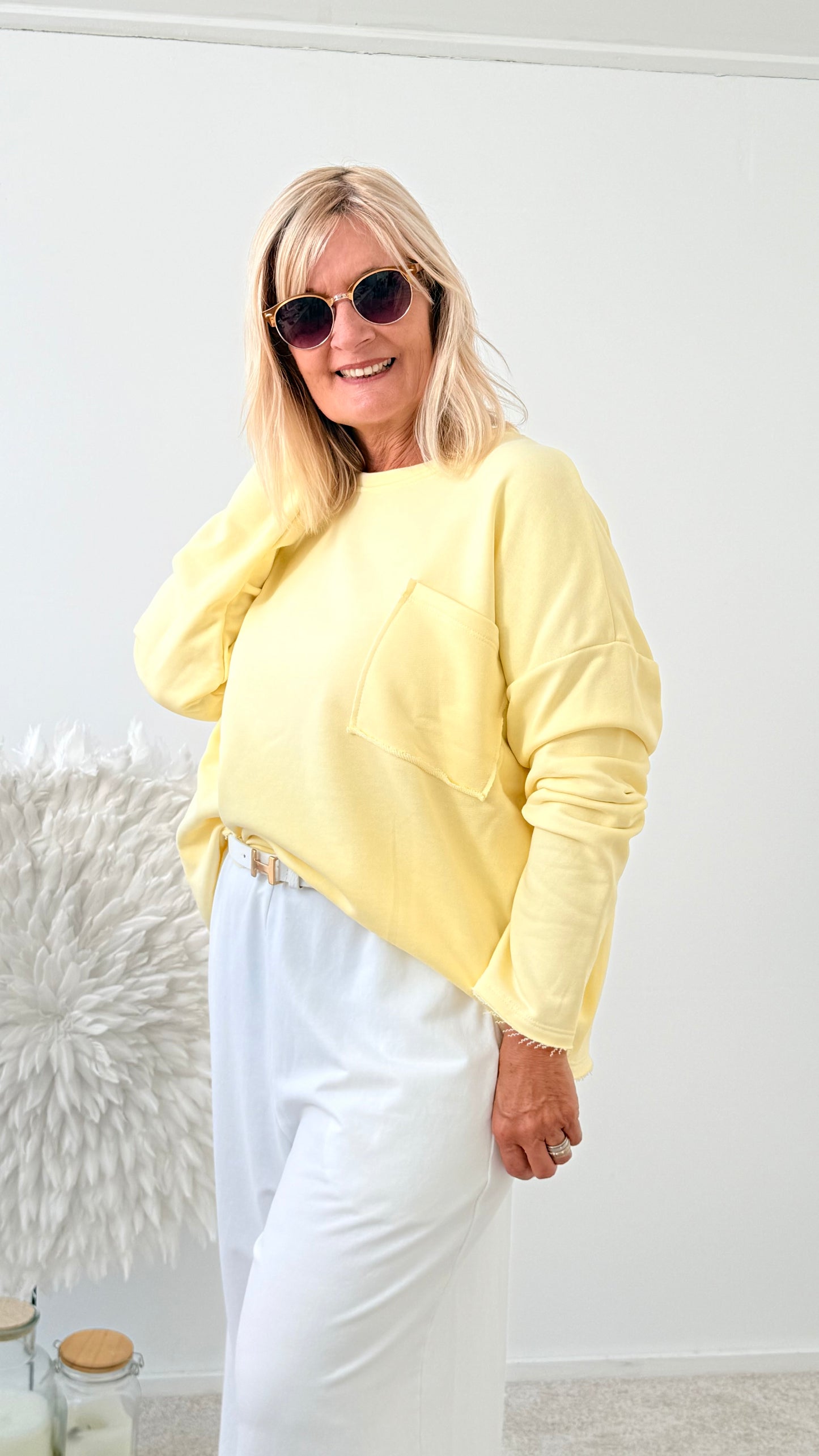SWEATSHIRT MIT STYLISCHE AUSGEFRASTEM BUND BUTTERMELK YELLOW