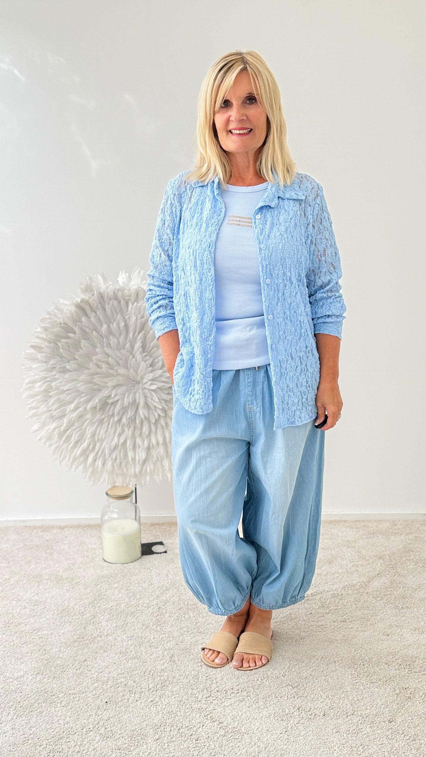 BLUSE IN WEICHER SPITZE