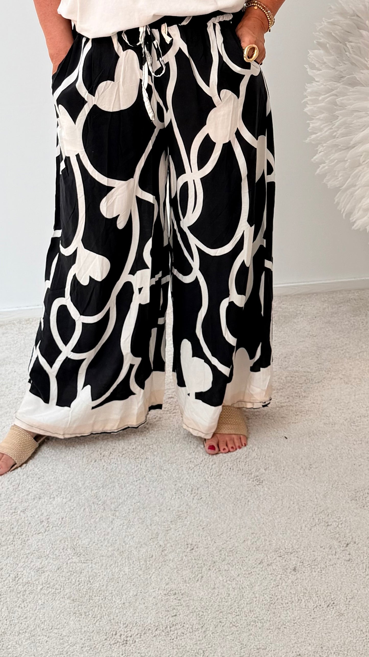 HOSE " SALLY" SCHWARZ/BEIGE