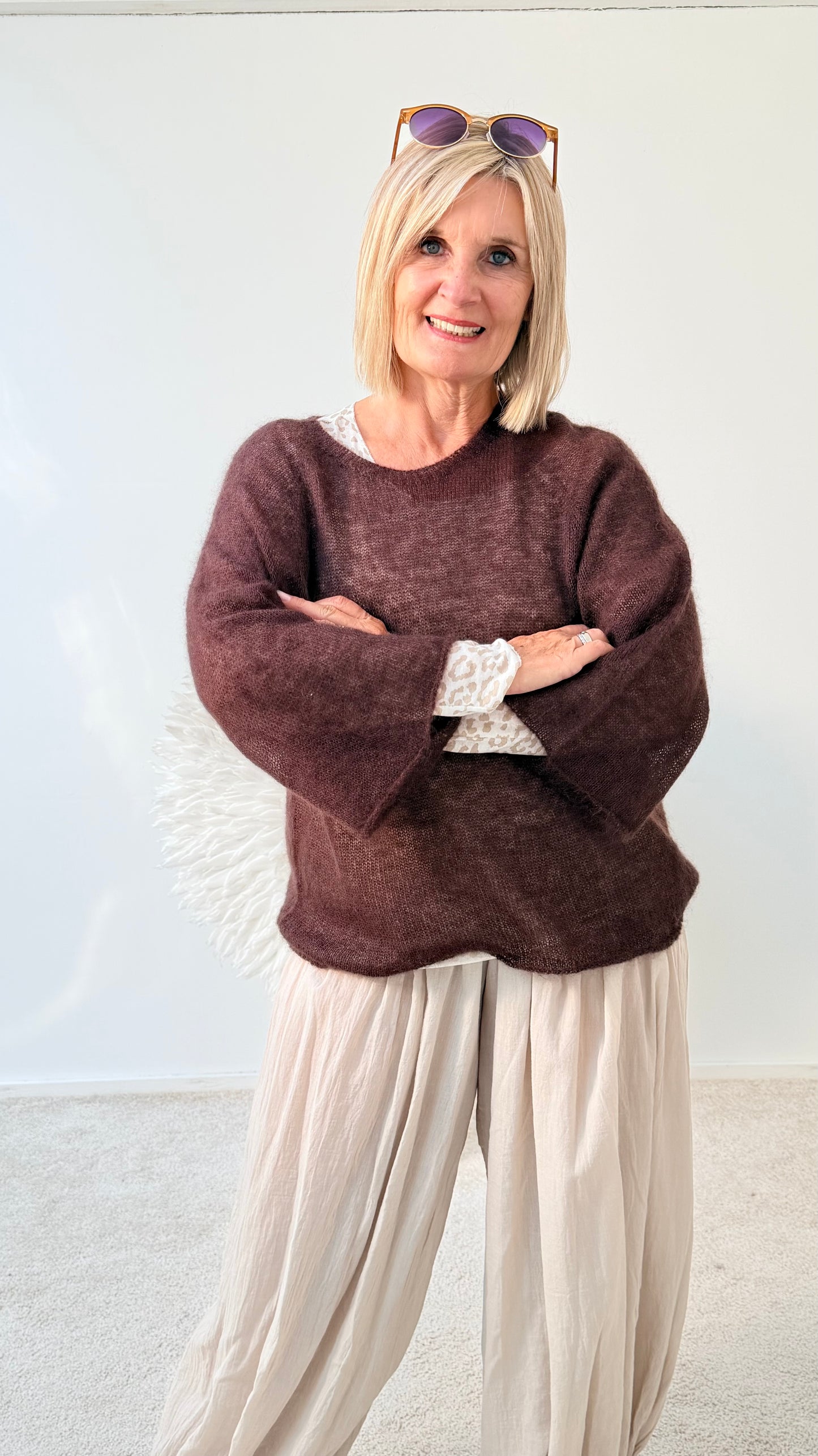 TRANSPARENTER MOHAIR PULLI " BRAUN
