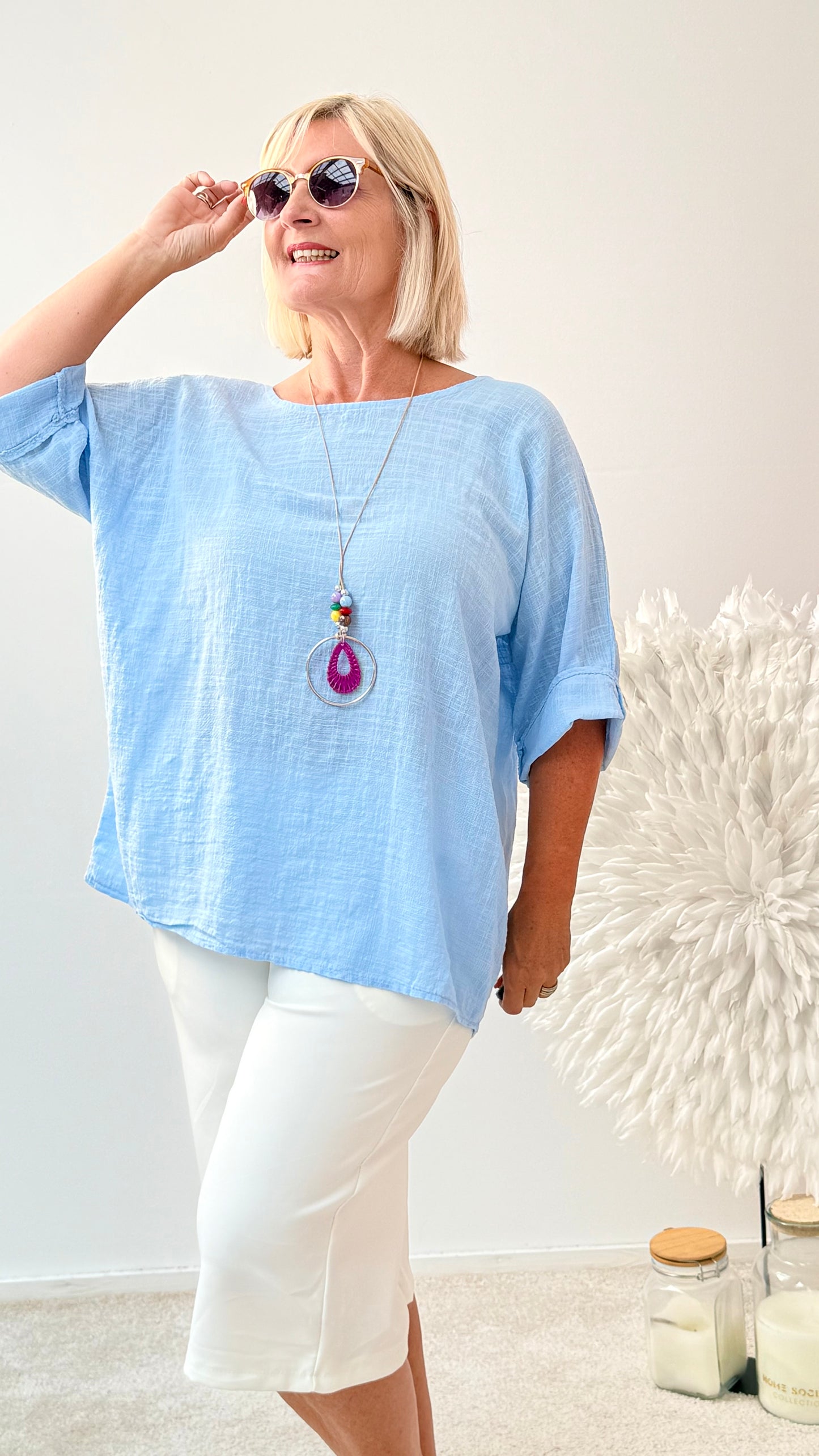 BLUSE MIT KETTE " HELL BLAU“