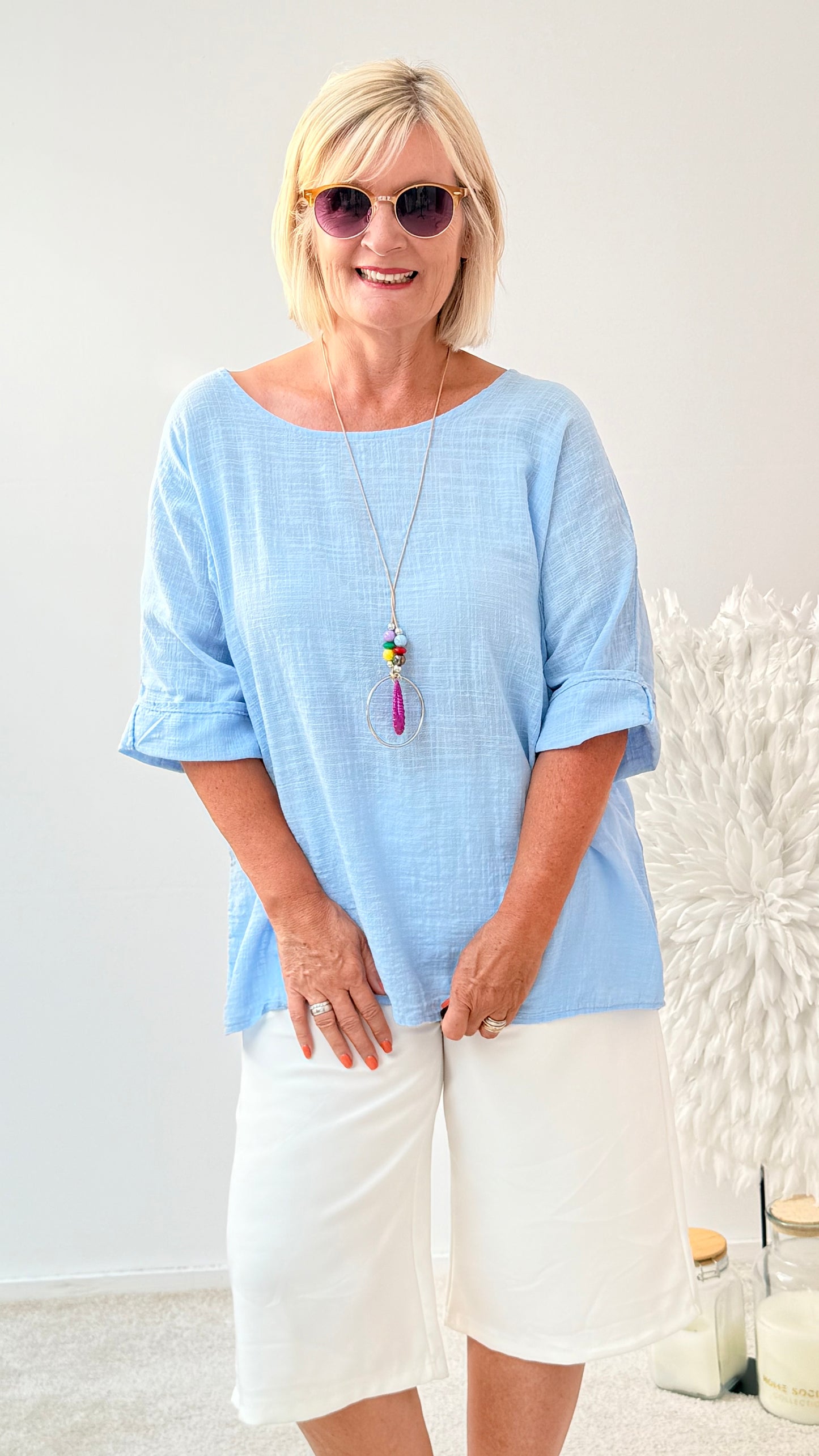 BLUSE MIT KETTE " HELL BLAU“
