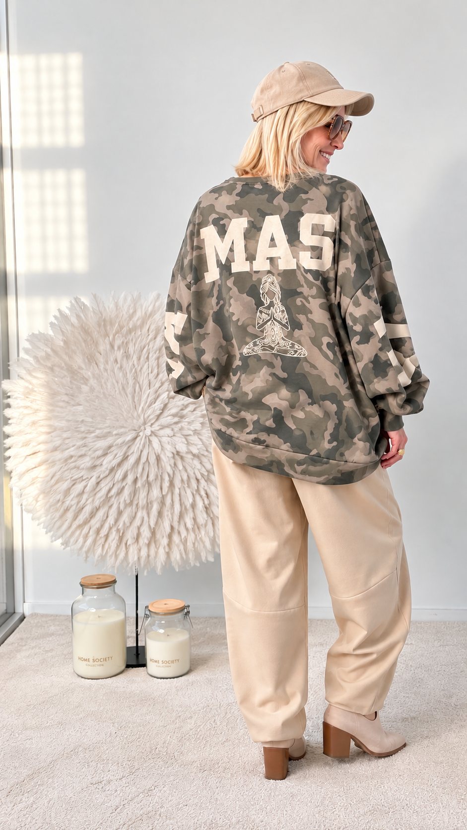 CAMOUFLAGE SWEATSHIRT MIT NAMASTE SCHRIFTZUG