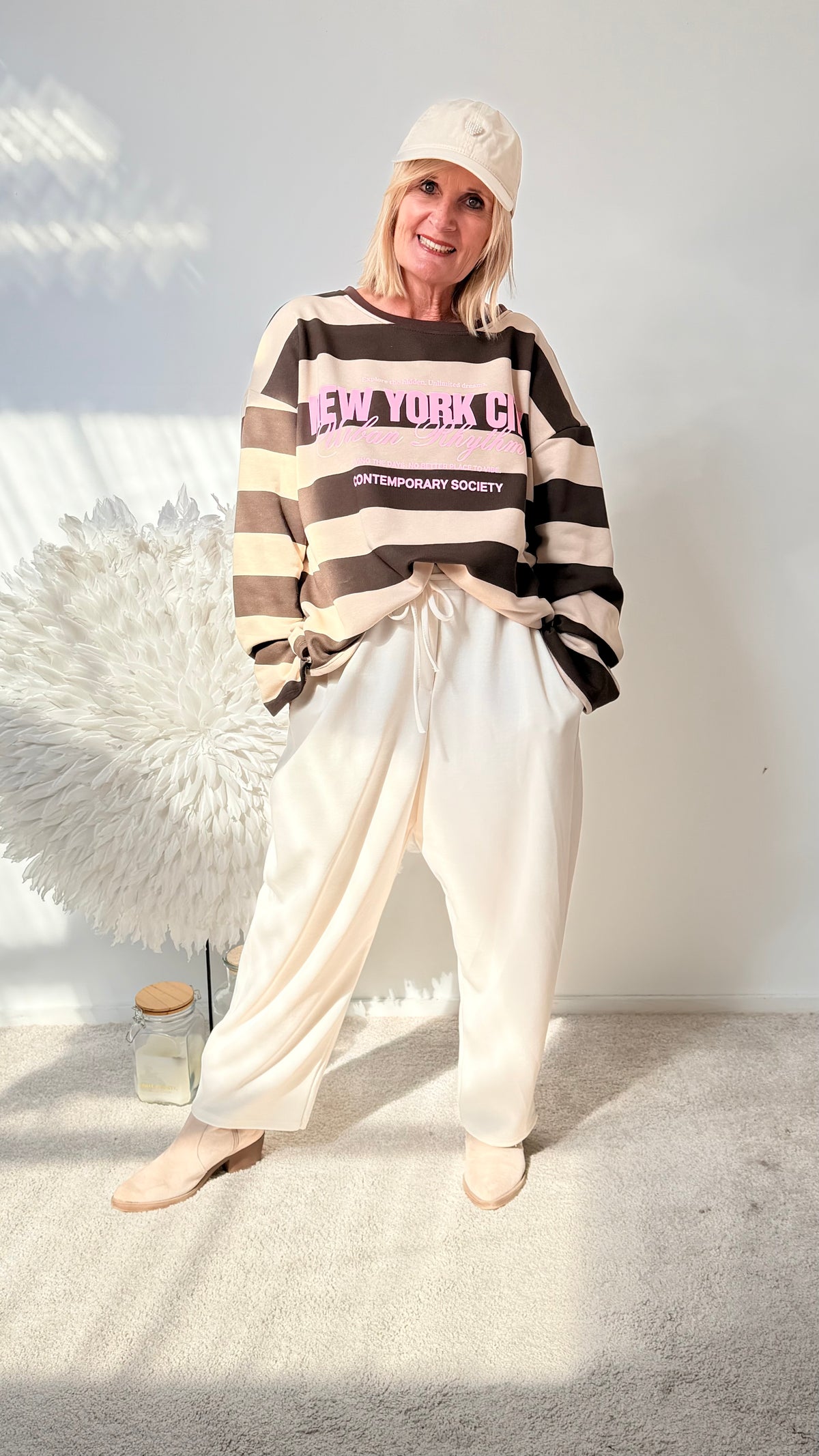 SWEATSHIRT GESTREIFT " BRAUN/BEIGE" MIT ROSA SCHRIFT