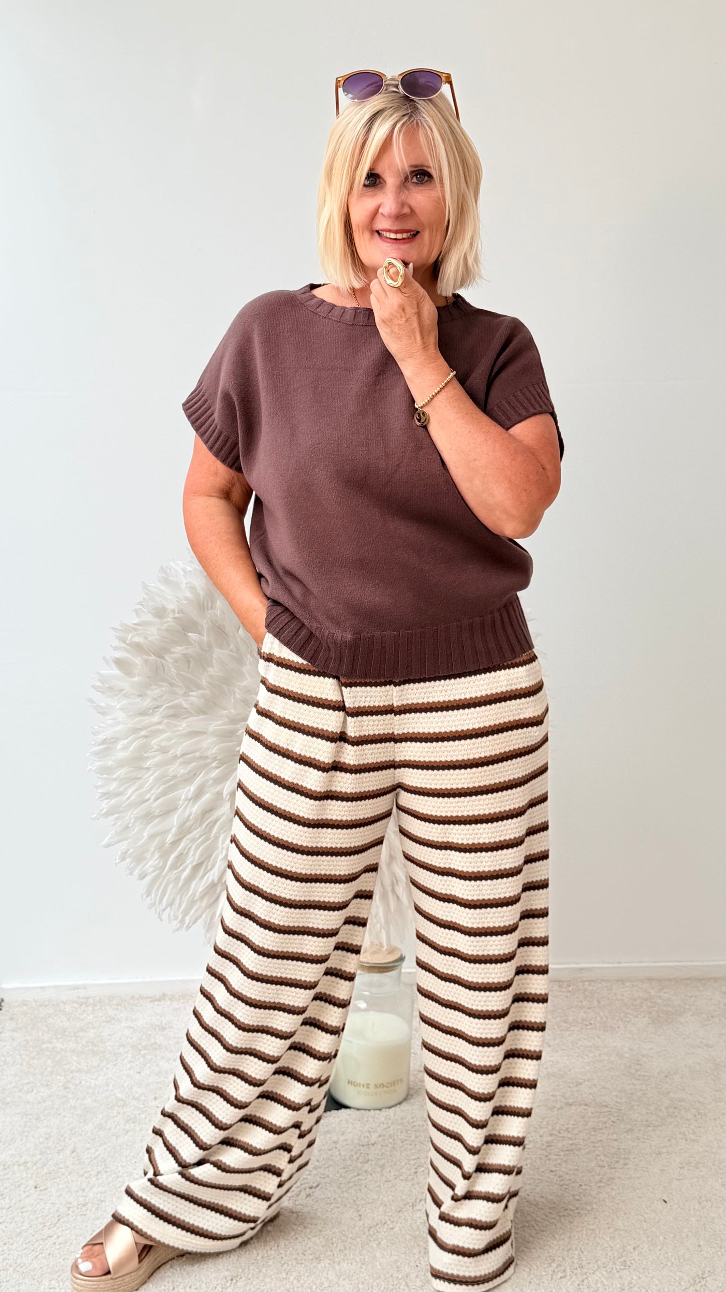 STRICK PULLI MIT KURZEM ARM " BRAUN