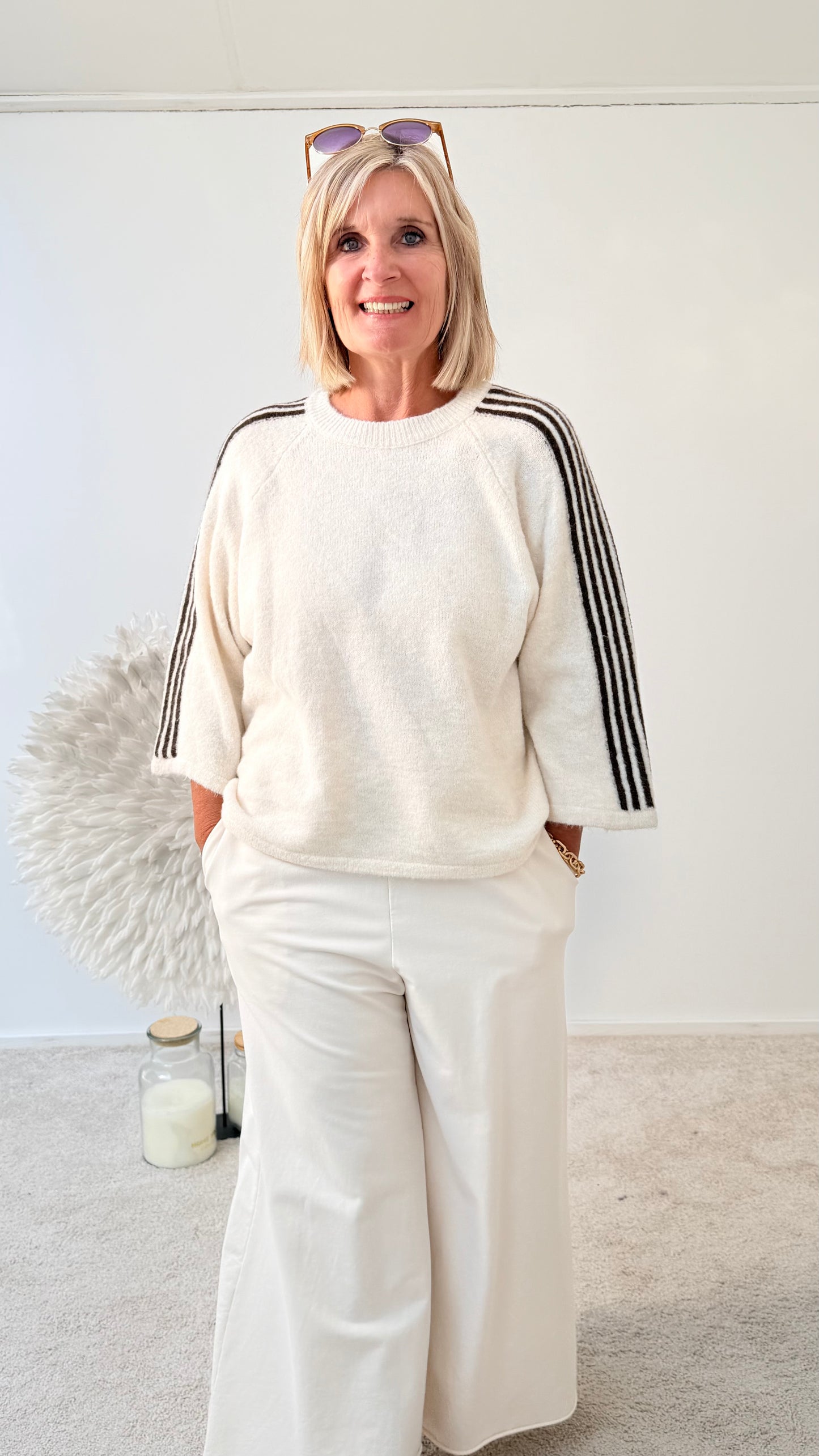 PULLI MIT STREIFEN „BEIGE“