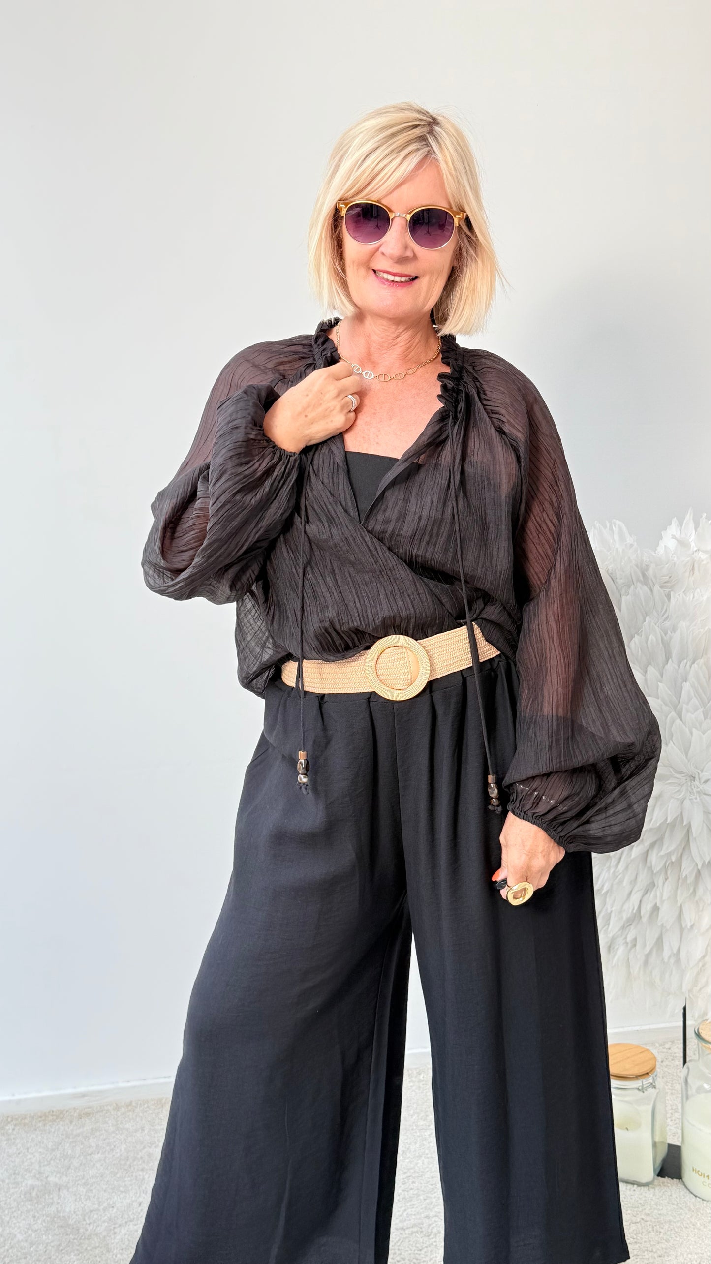 MODERNE BLUSE LEICHT TRANSPARENZ / SCHWARZ