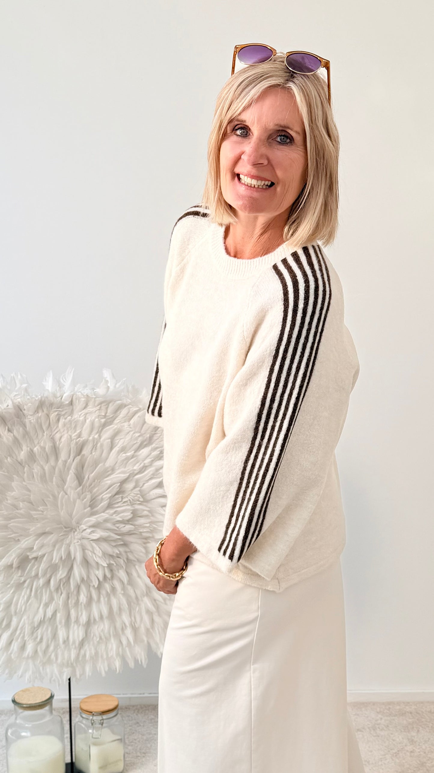 PULLI MIT STREIFEN „BEIGE“