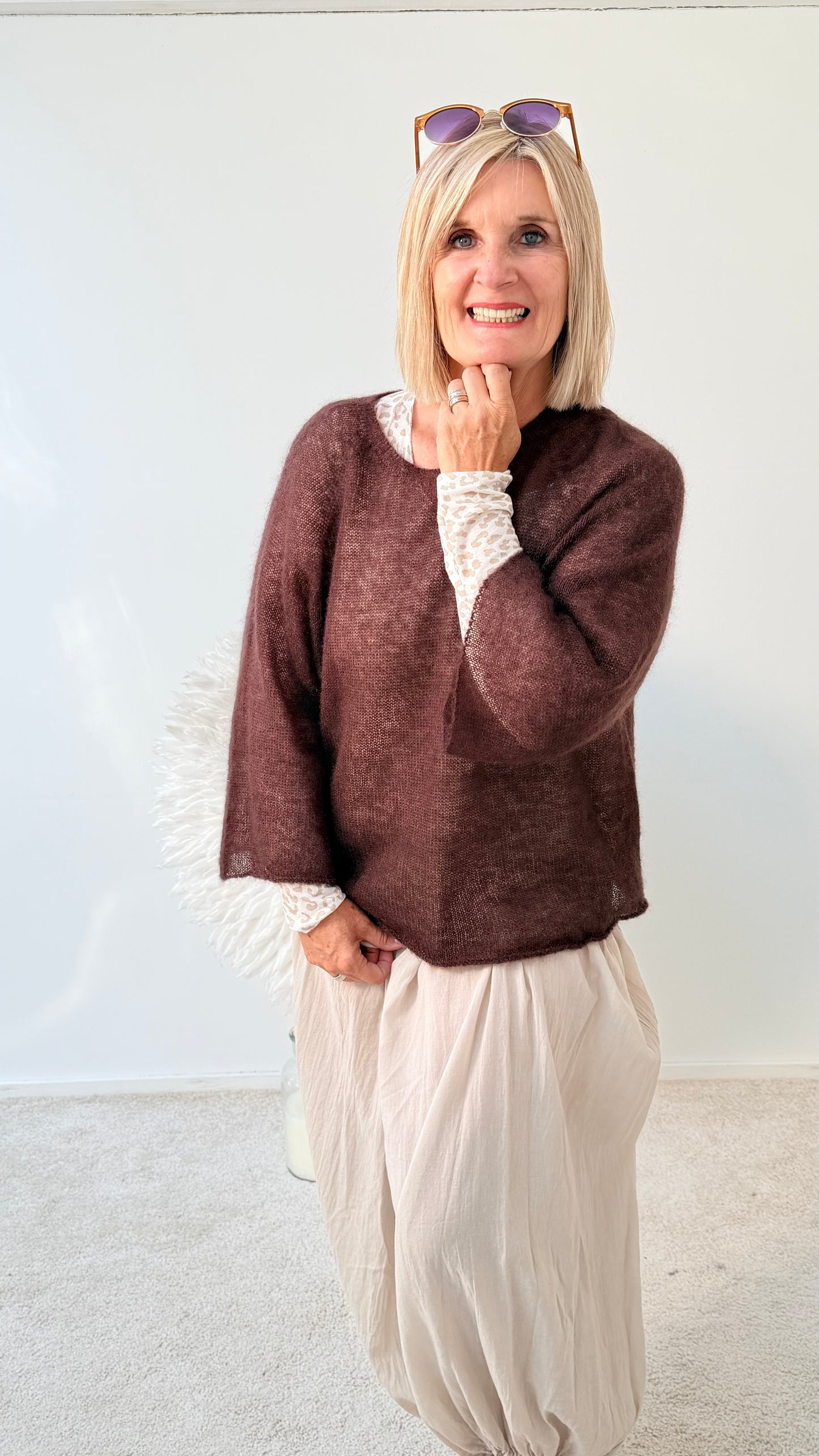 TRANSPARENTER MOHAIR PULLI " BRAUN