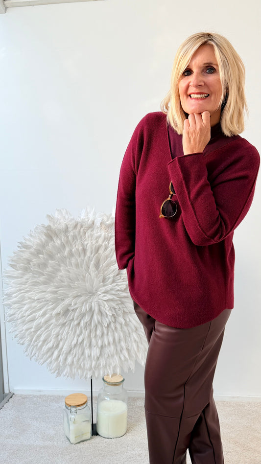 BASIC PULLI MIT V-AUSSCHNITT " BORDEAUX