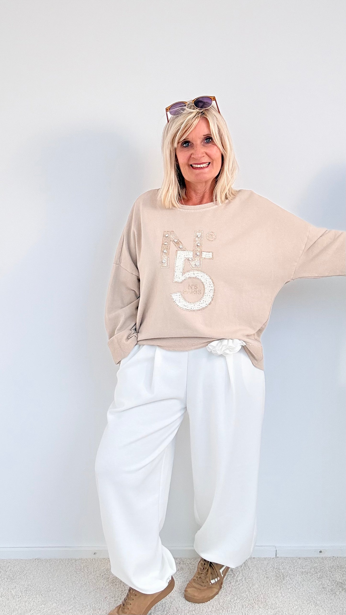 SWEATSHIRT "BEIGE " MIT KLEIEN STEINEN