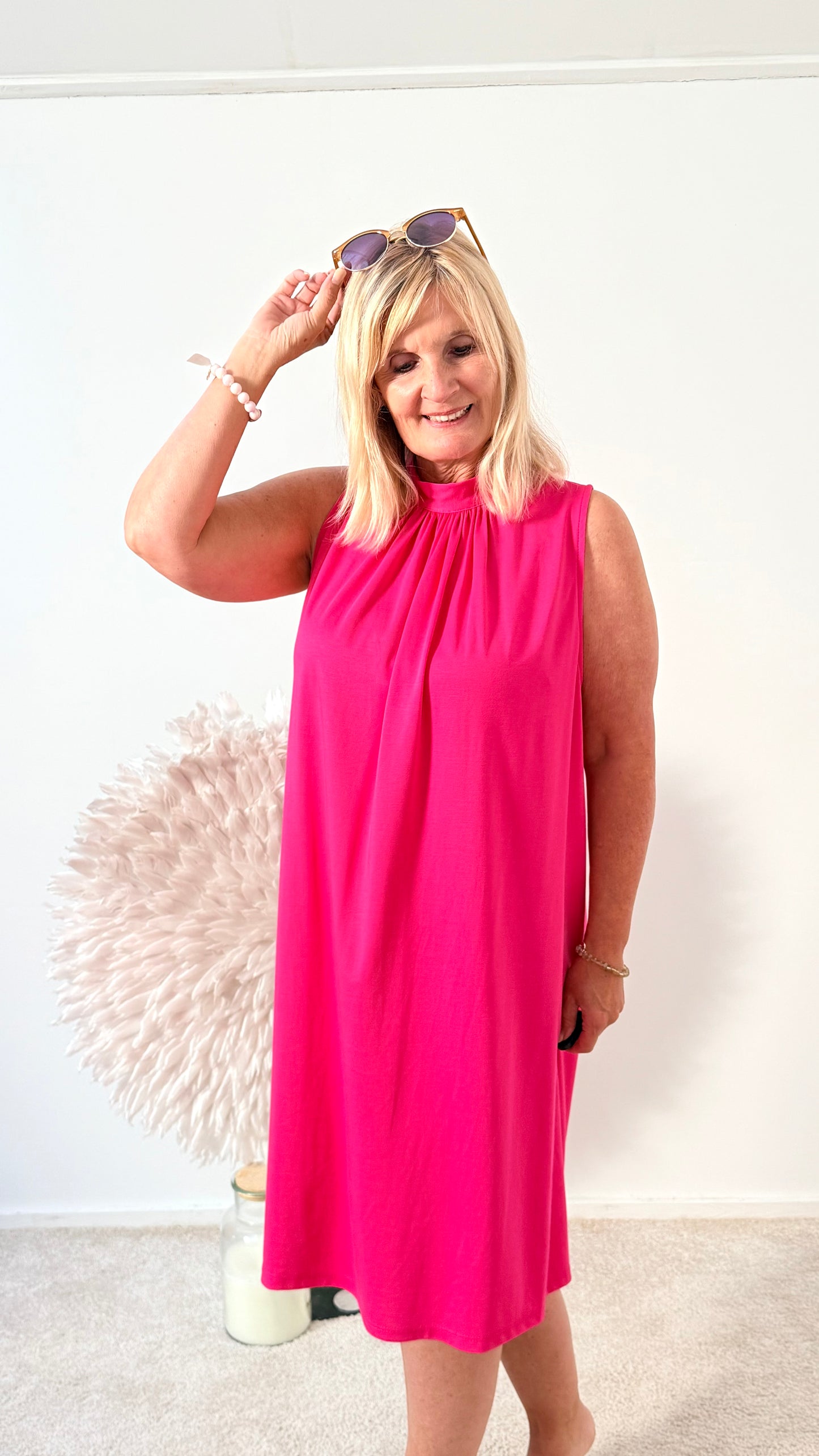 SOMMERKLEID OHNE ÄRMEL MIT HALSBÜNDCHEN " MAGENTA"