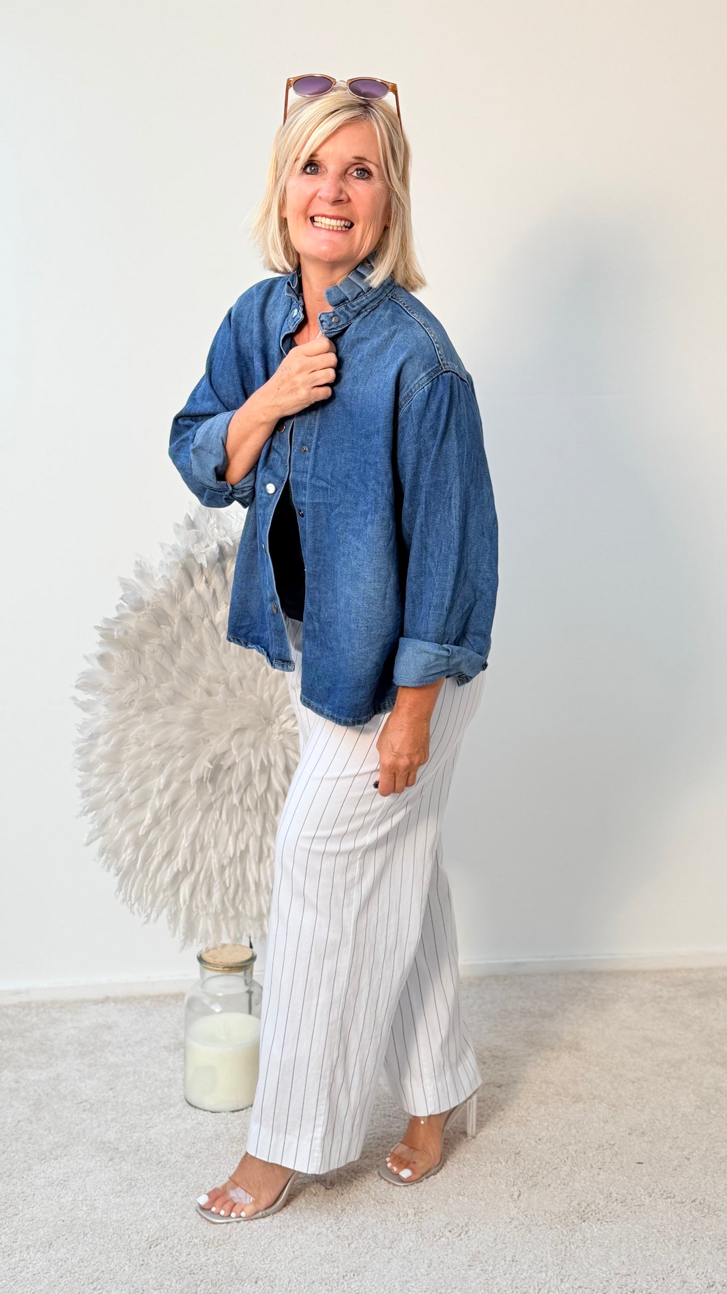 JEANSBLUSE MIT STEHKRAGEN