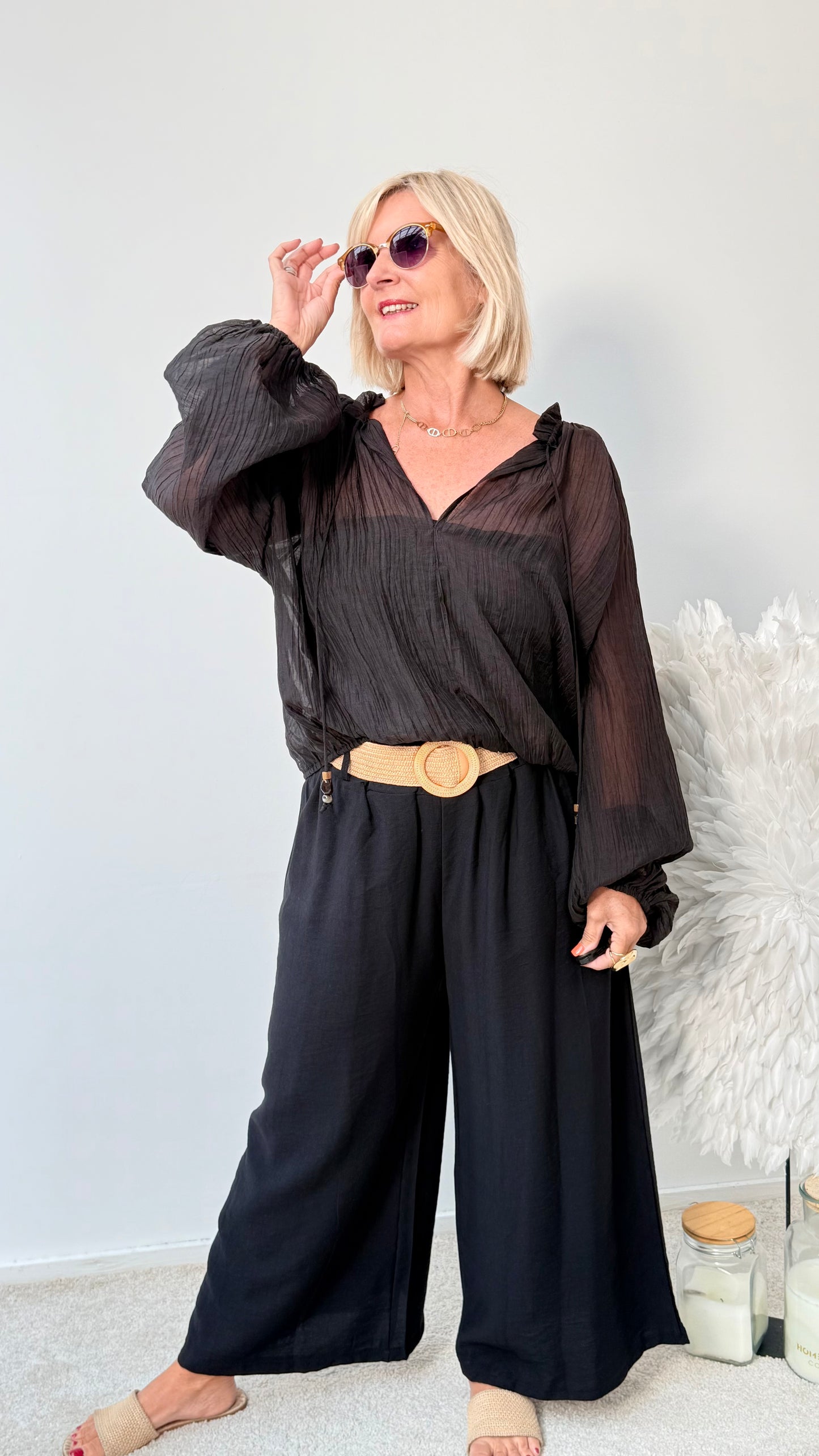 MODERNE BLUSE LEICHT TRANSPARENZ / SCHWARZ