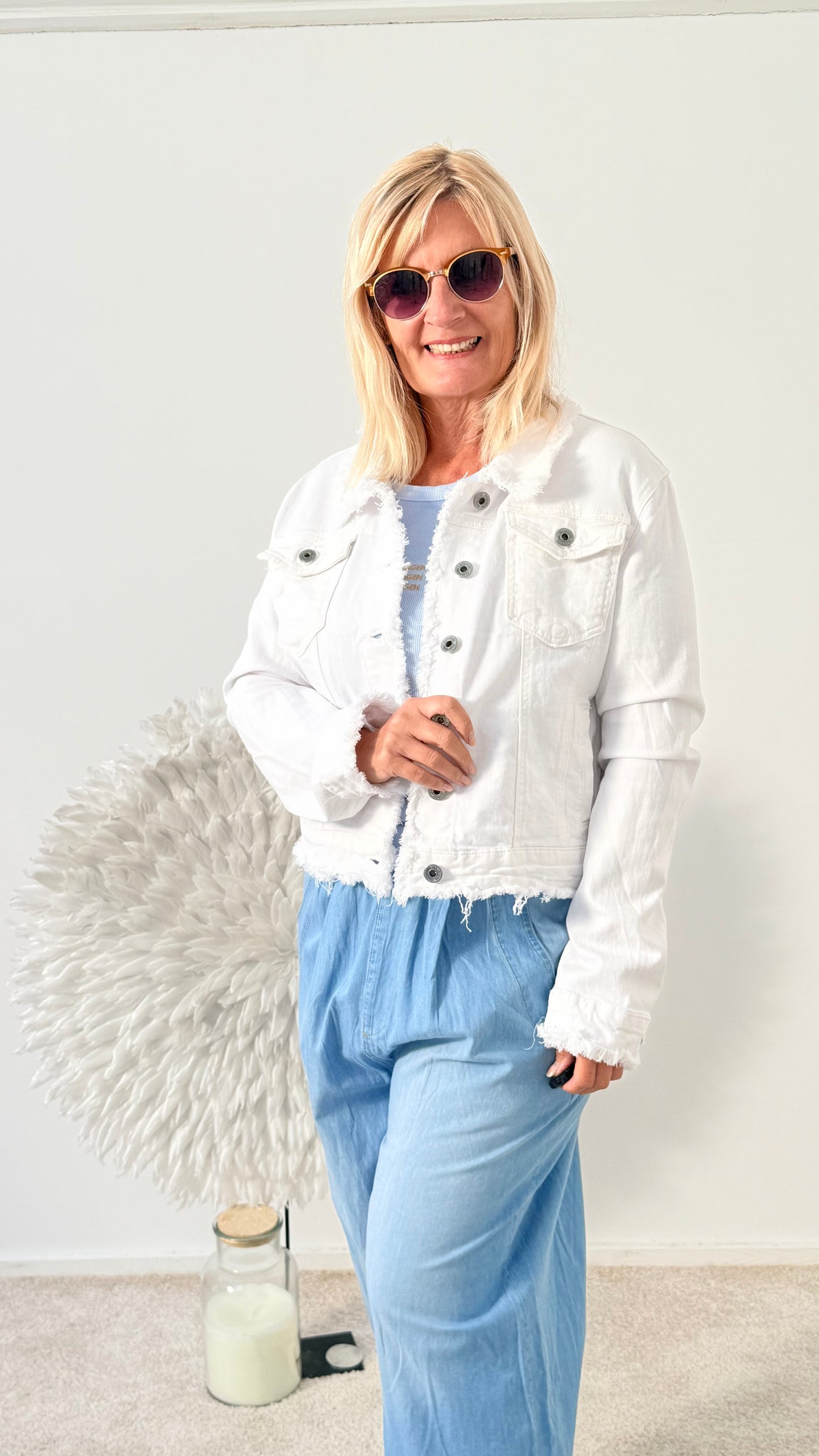 KURZE JEANSJACKE "WEIß"