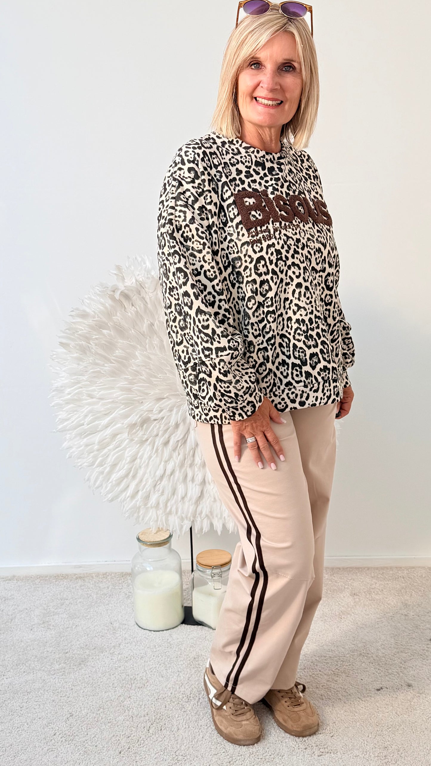 HOSEN MIT SEITENSTREIFEN " BEIGE"