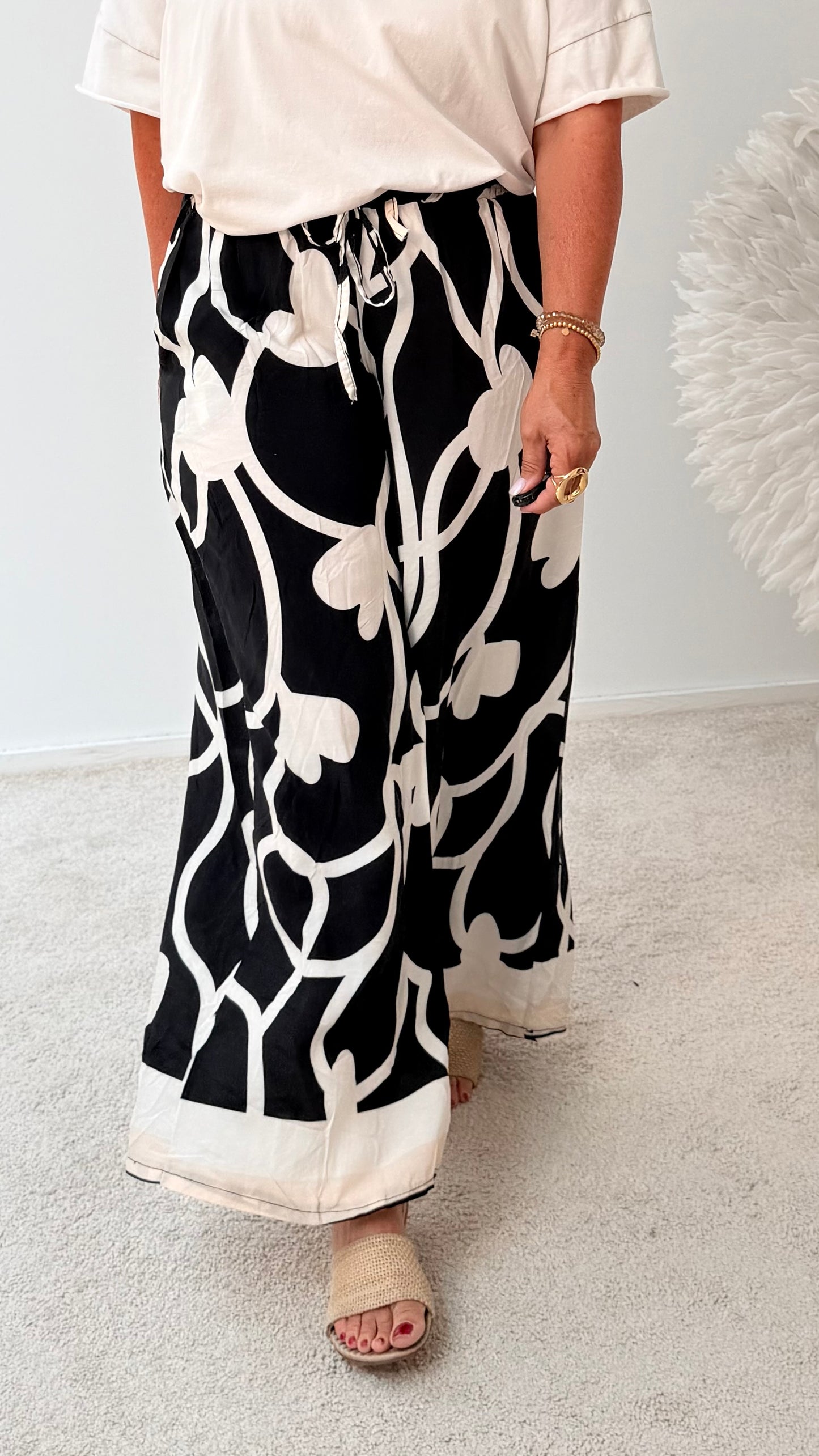 HOSE " SALLY" SCHWARZ/BEIGE