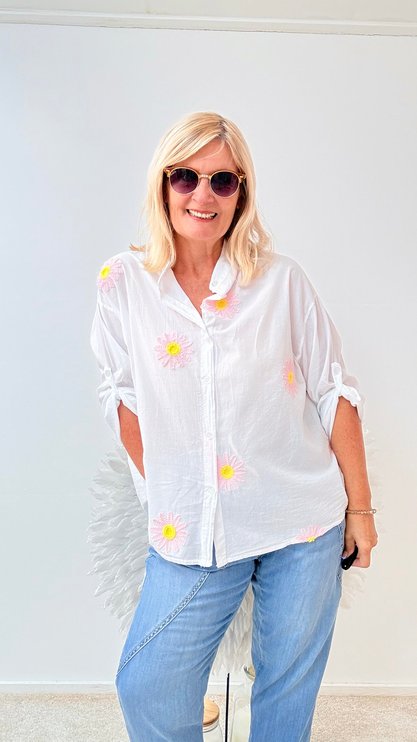BLUSE " MIT BLÜTEN"WEIß