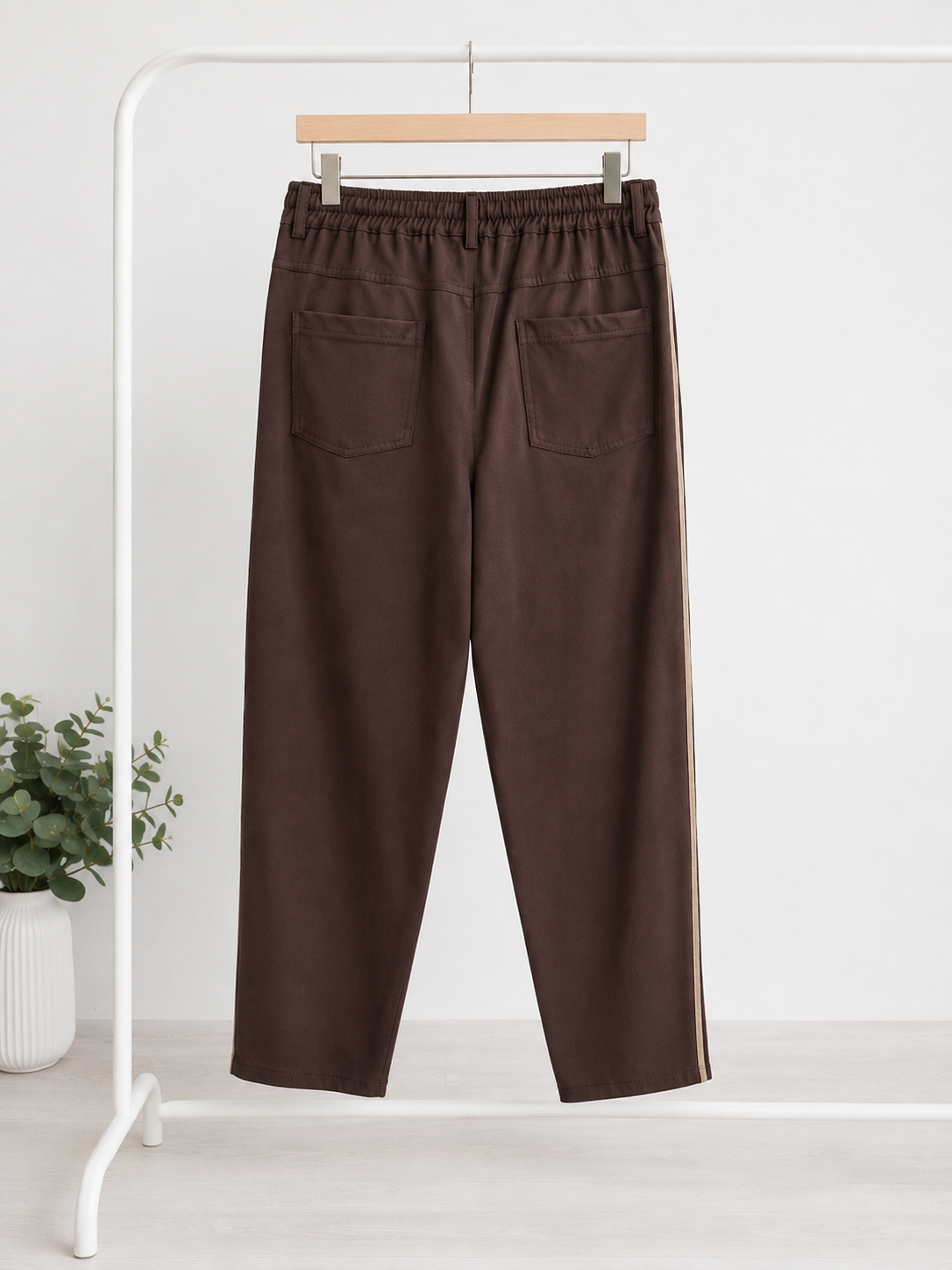 HOSEN MIT SEITENSTREIFEN " BRAUN"