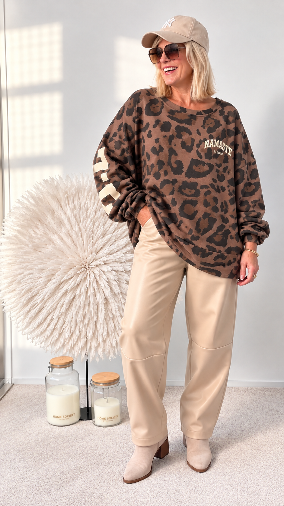 ANIMAL SWEATSHIRT MIT NAMASTE SCHRIFTZUG "DUNKEL "