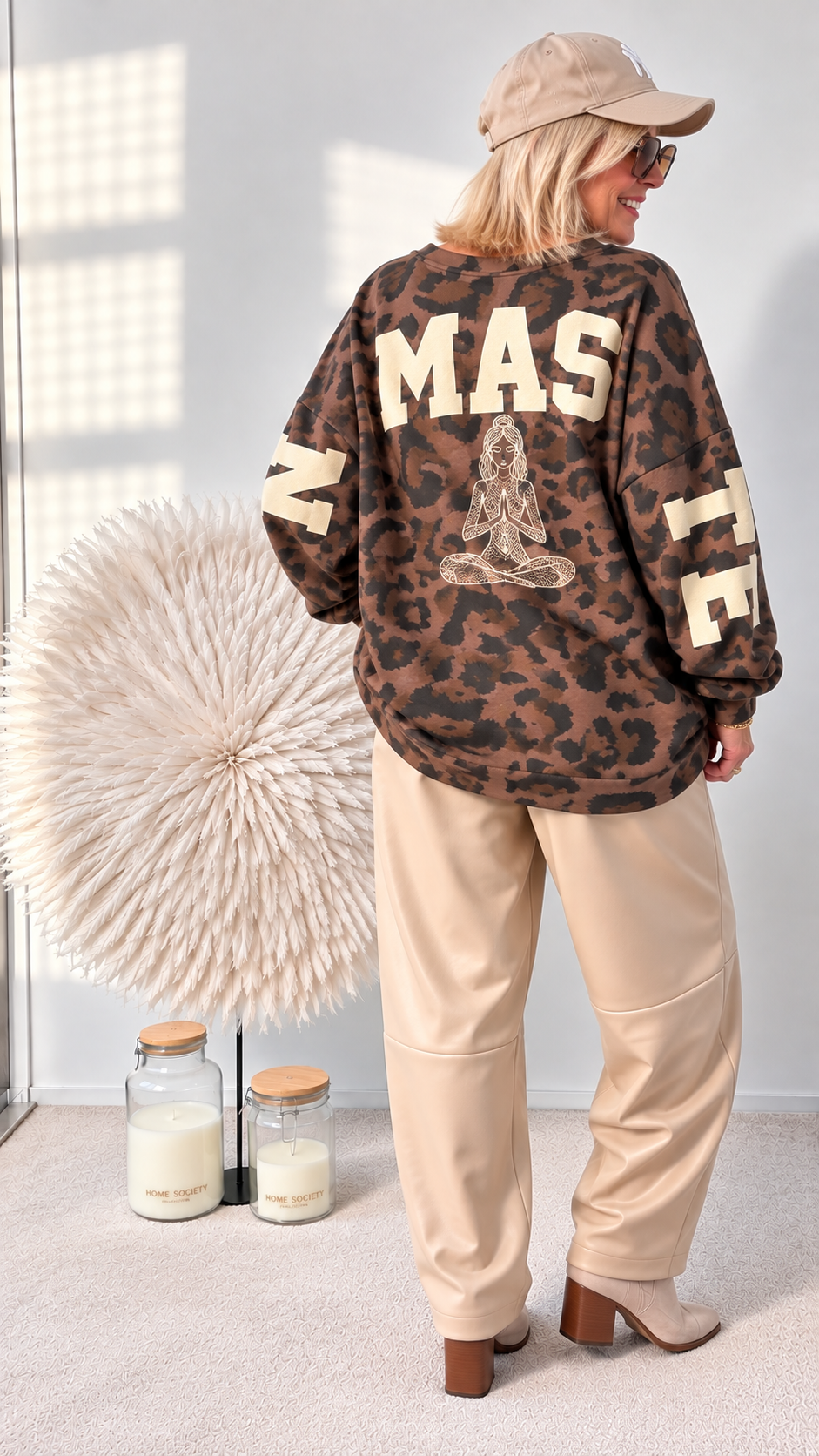 ANIMAL SWEATSHIRT MIT NAMASTE SCHRIFTZUG "DUNKEL "