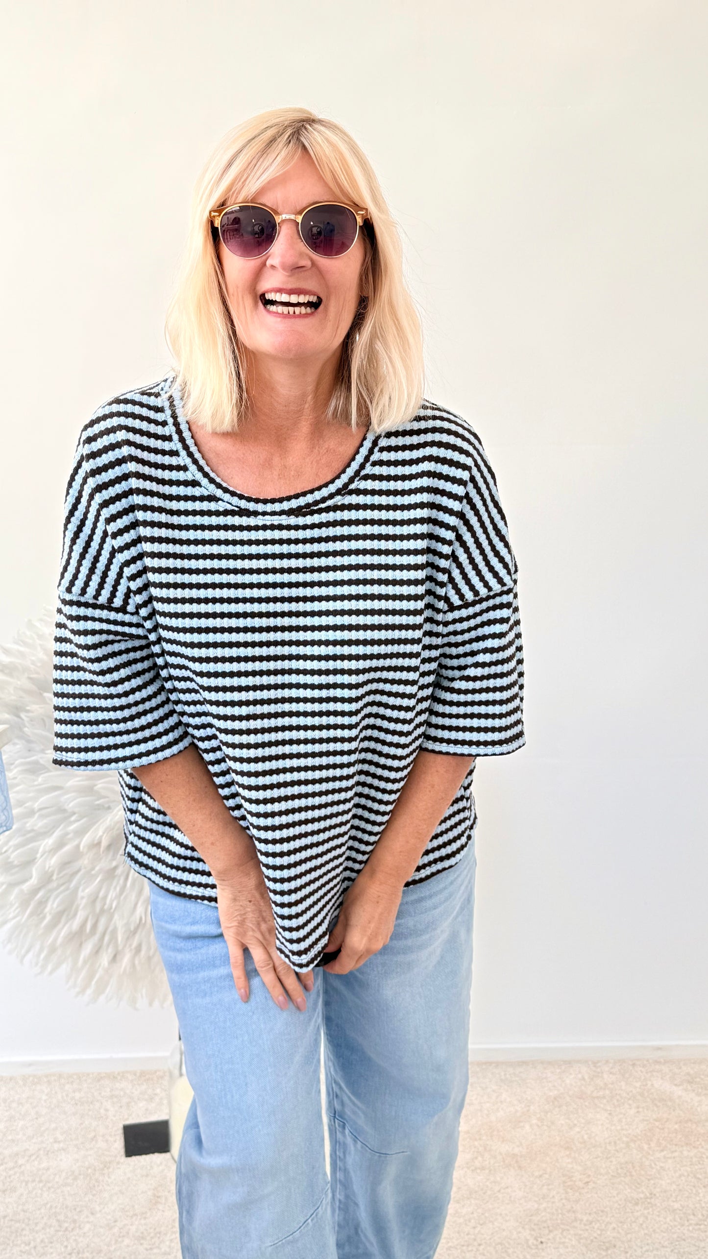 KANTIG GESCHNITTENER PULLI GESTREIFT