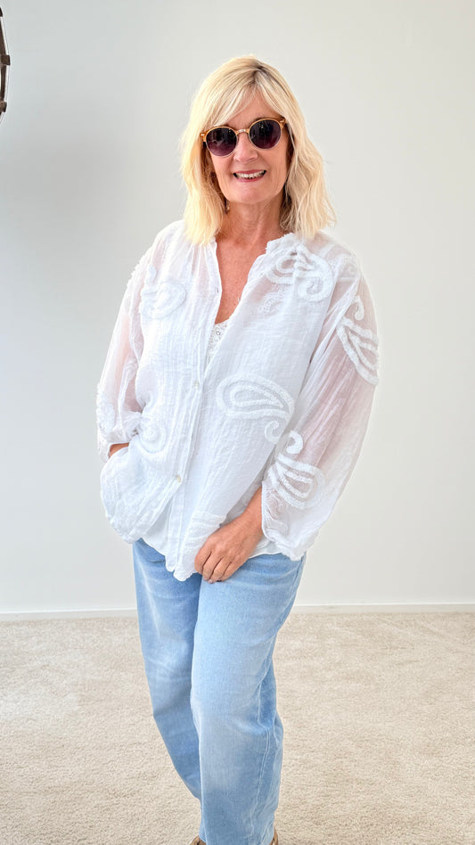 BLUSE MIT ORNAMENTEN WEIß