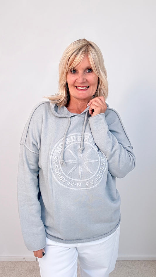 SWEATSHIRT MIT KAPUZE"NORDERNEY" HELL GRAU