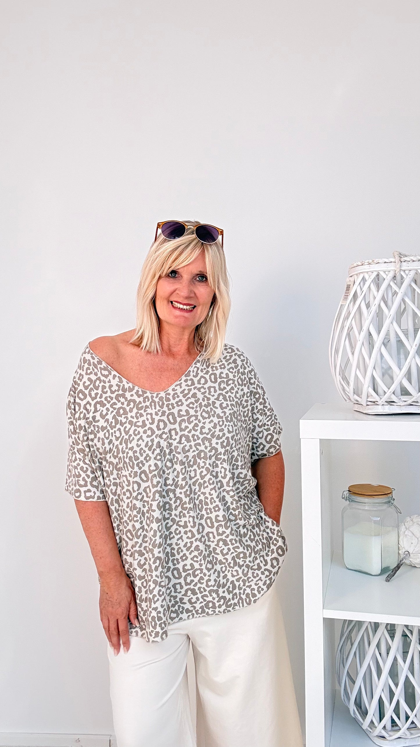 SHIRT MIT ANIMAL PRINT "HELL"