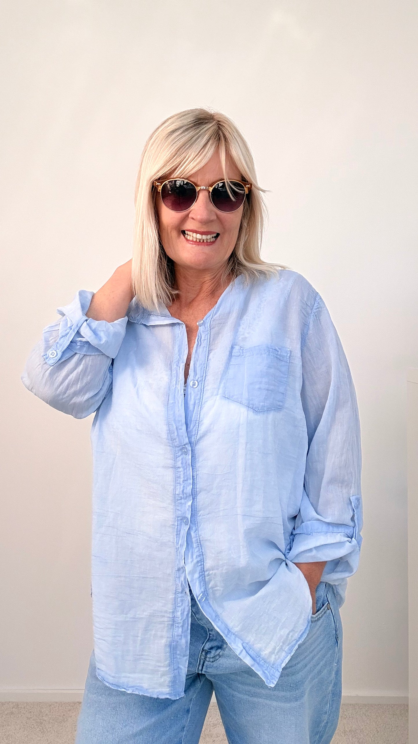 TRANSPARENTE SPORTLICHE BLUSE "BLAU"